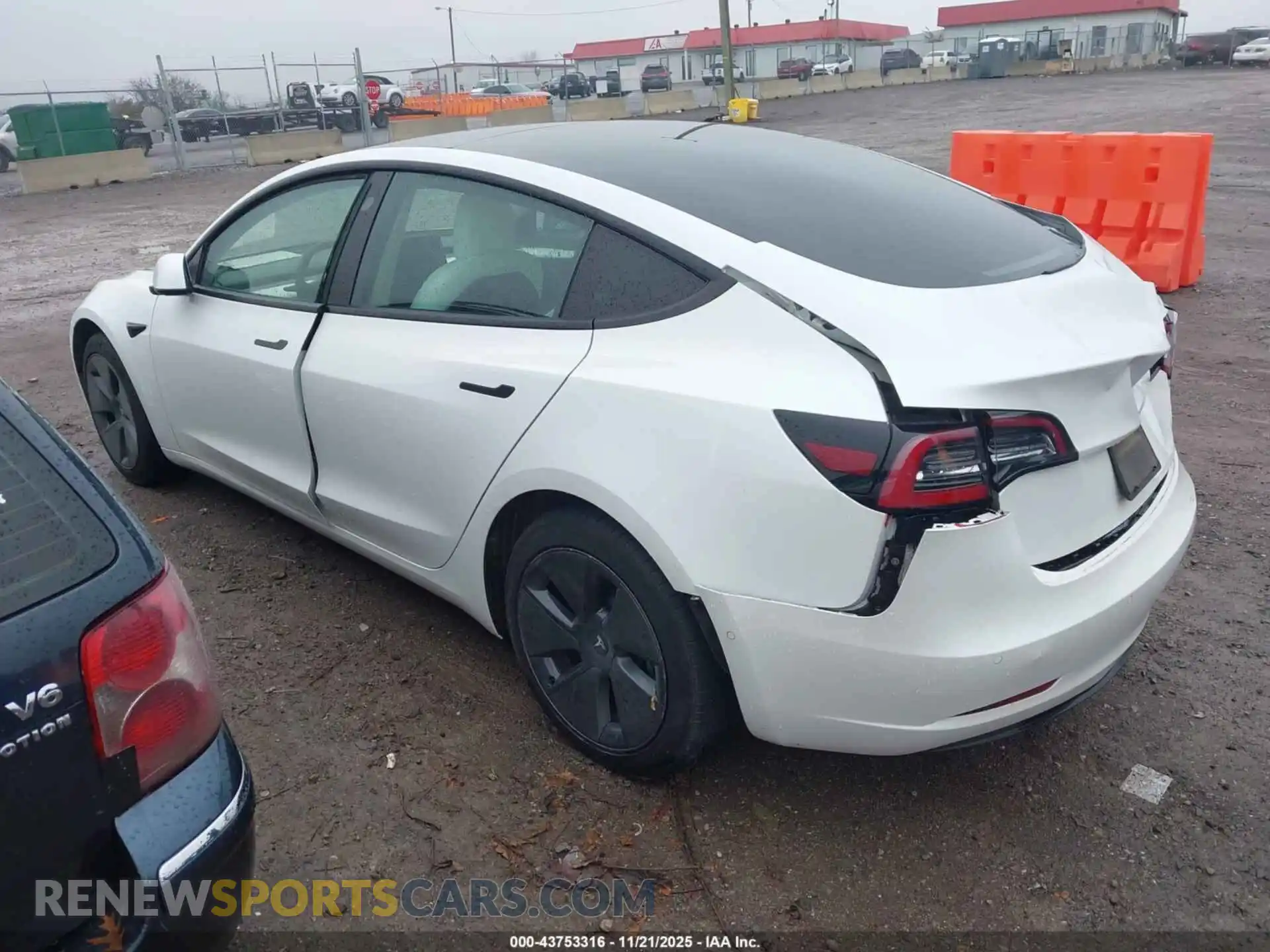 3 Photograph of a damaged car 5YJ3E1EB9MF992967 TESLA MODEL 3 2021