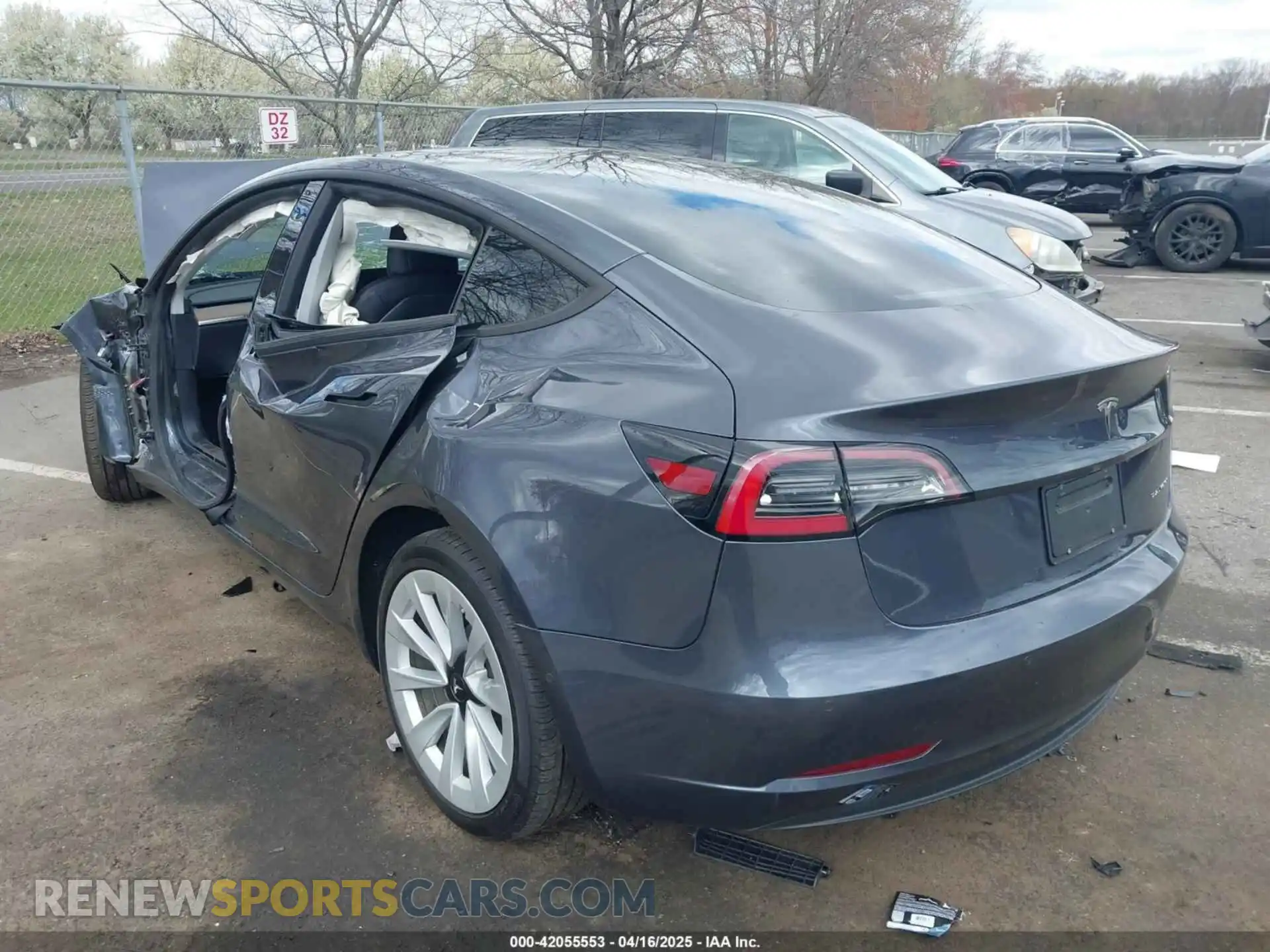 3 Photograph of a damaged car 5YJ3E1EBXMF975045 TESLA MODEL 3 2021