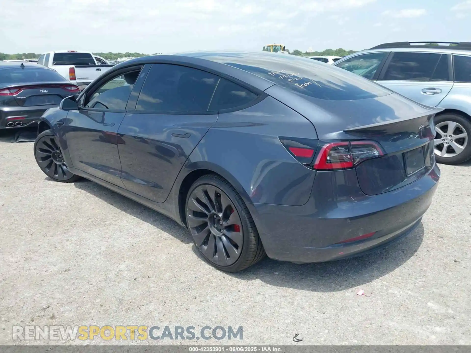 3 Photograph of a damaged car 5YJ3E1EC4MF044808 TESLA MODEL 3 2021