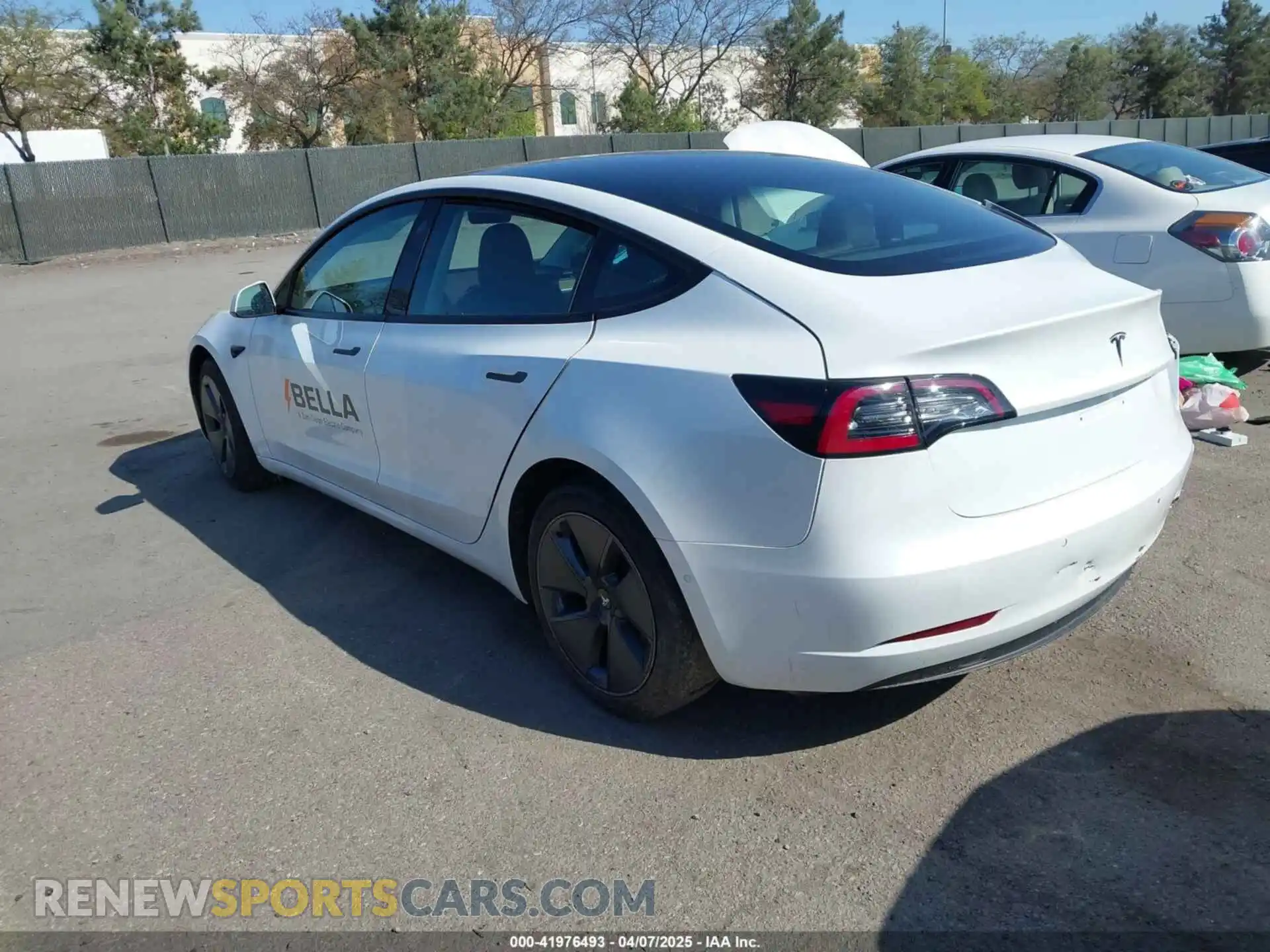 3 Photograph of a damaged car 5YJ3E1EA2NF245817 TESLA MODEL 3 2022