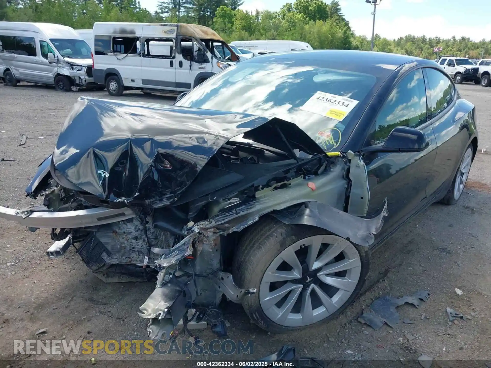 2 Photograph of a damaged car 5YJ3E1EA2NF352883 TESLA MODEL 3 2022