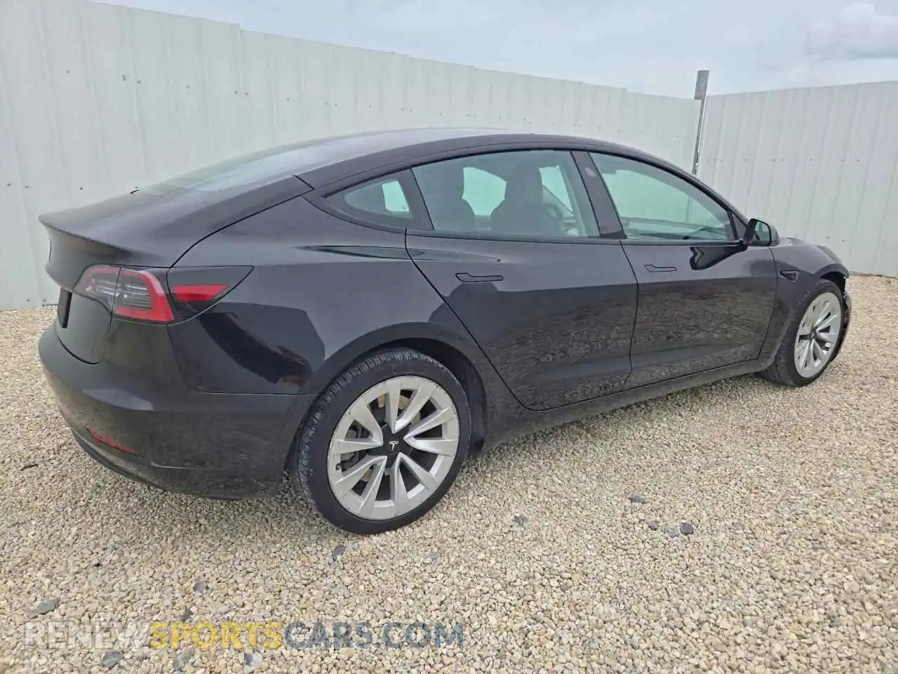 3 Photograph of a damaged car 5YJ3E1EA5NF285650 TESLA MODEL 3 2022