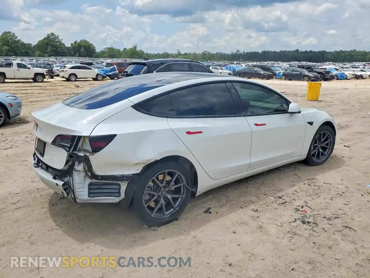 3 Photograph of a damaged car 5YJ3E1EA5NF313995 TESLA MODEL 3 2022