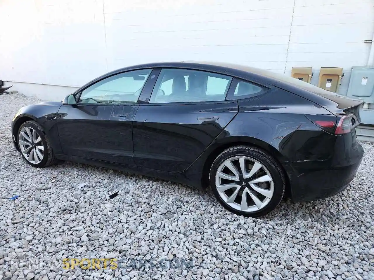 2 Photograph of a damaged car 5YJ3E1EA5NF370603 TESLA MODEL 3 2022