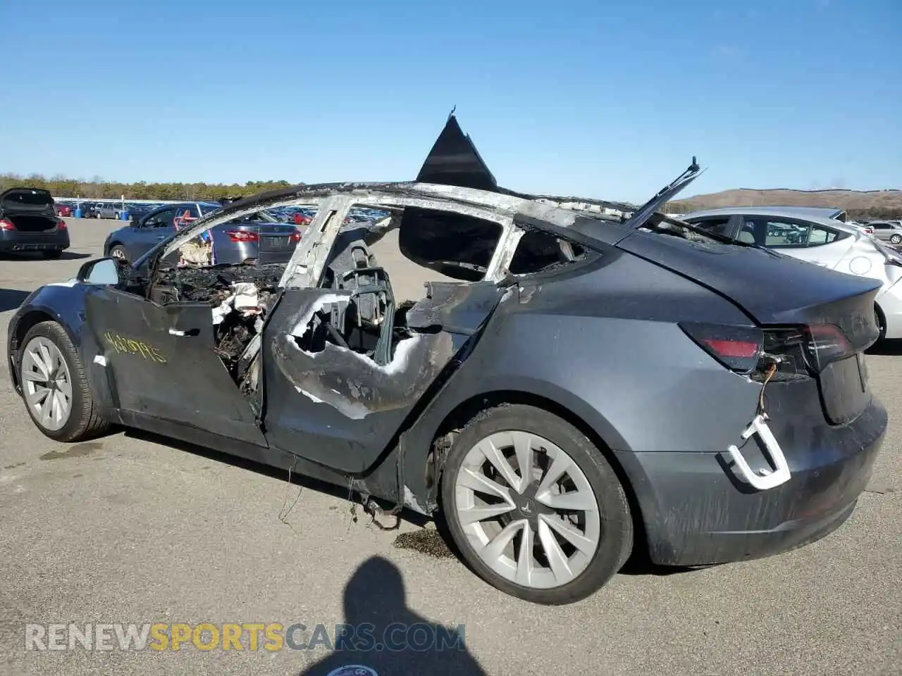 2 Photograph of a damaged car 5YJ3E1EA7NF335948 TESLA MODEL 3 2022