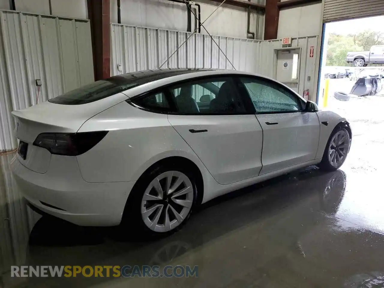 3 Photograph of a damaged car 5YJ3E1EA7NF368464 TESLA MODEL 3 2022