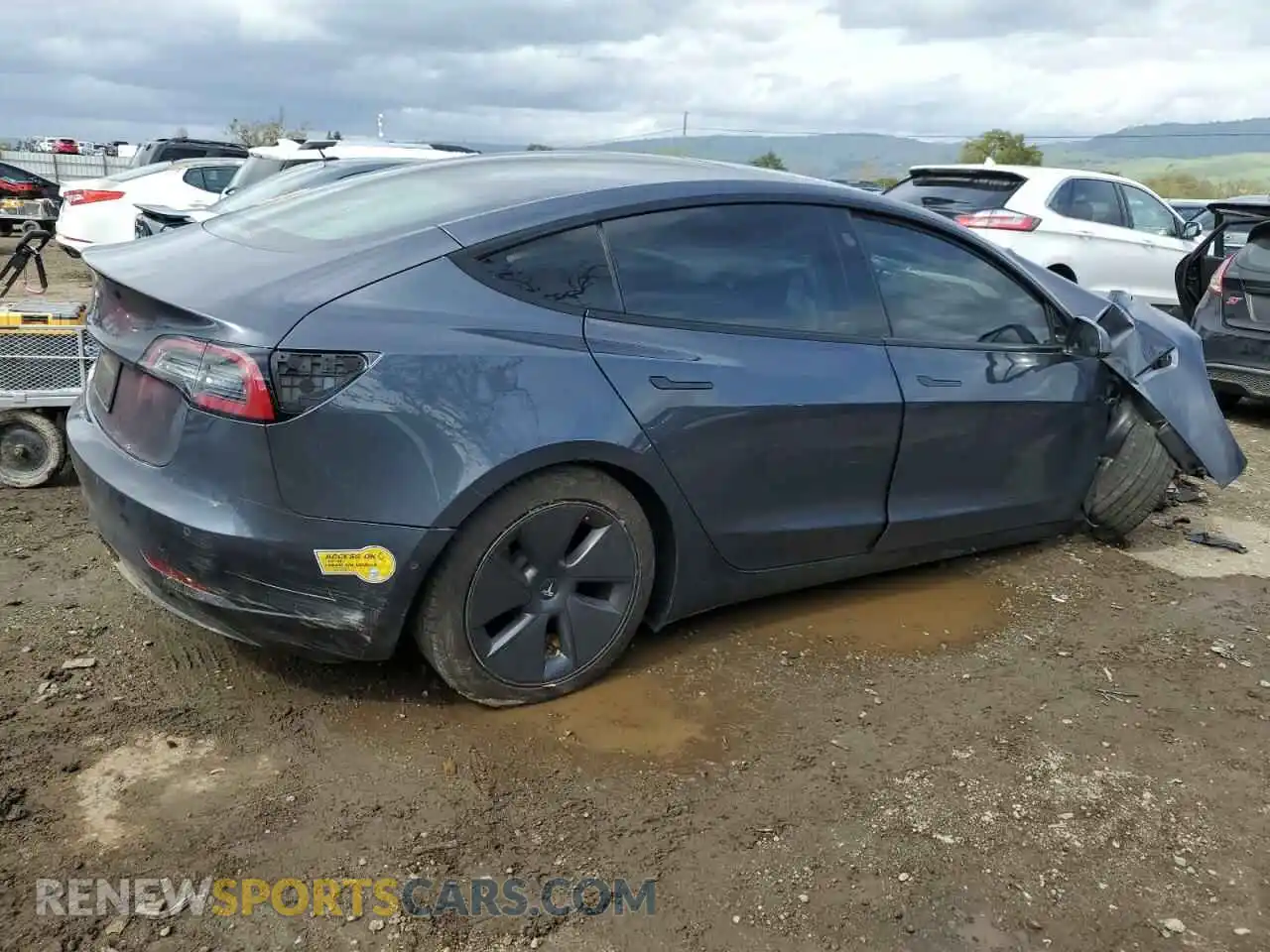 3 Photograph of a damaged car 5YJ3E1EA8NF376377 TESLA MODEL 3 2022