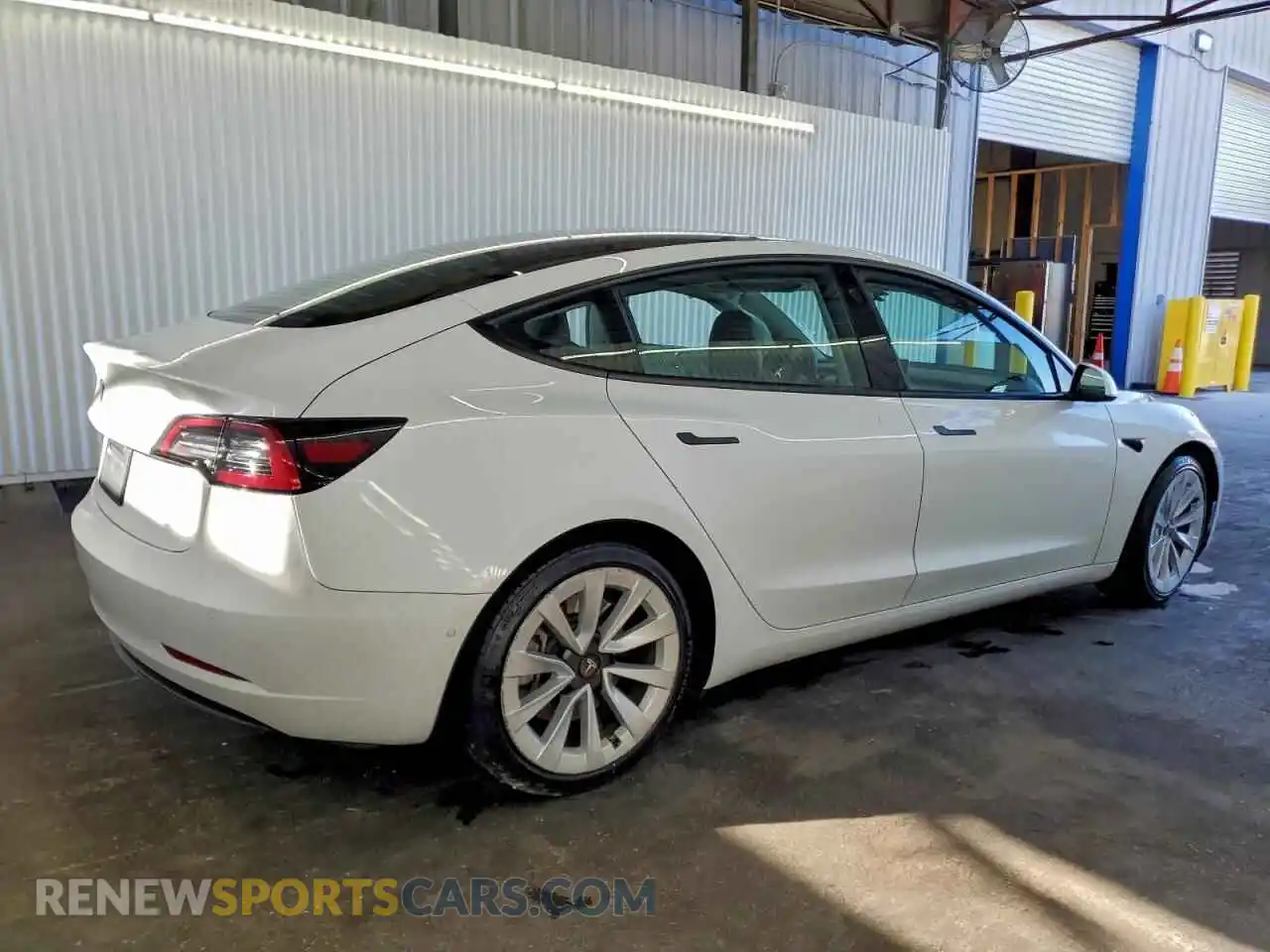 3 Photograph of a damaged car 5YJ3E1EA9NF370183 TESLA MODEL 3 2022