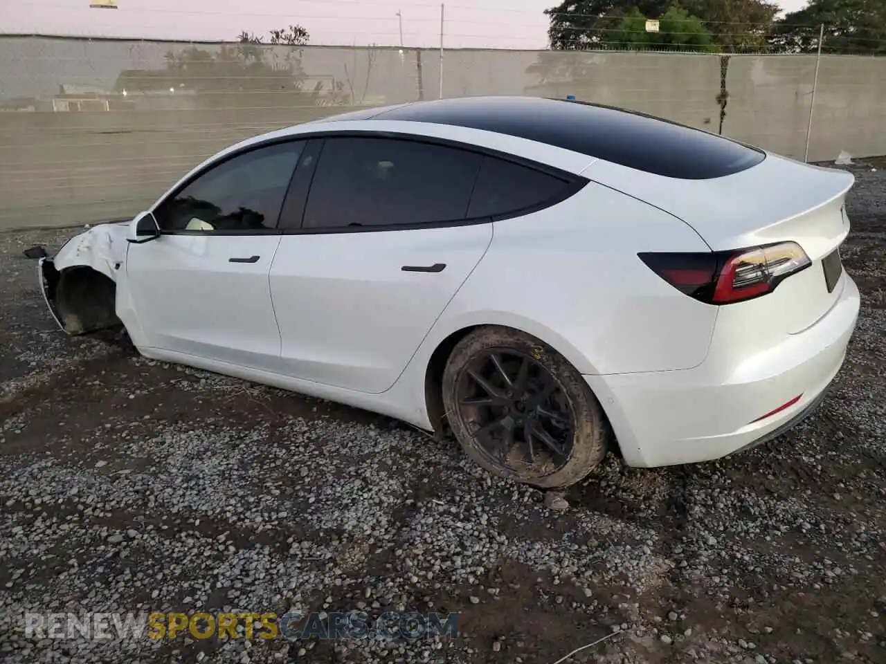 2 Photograph of a damaged car 5YJ3E1EAXNF373707 TESLA MODEL 3 2022
