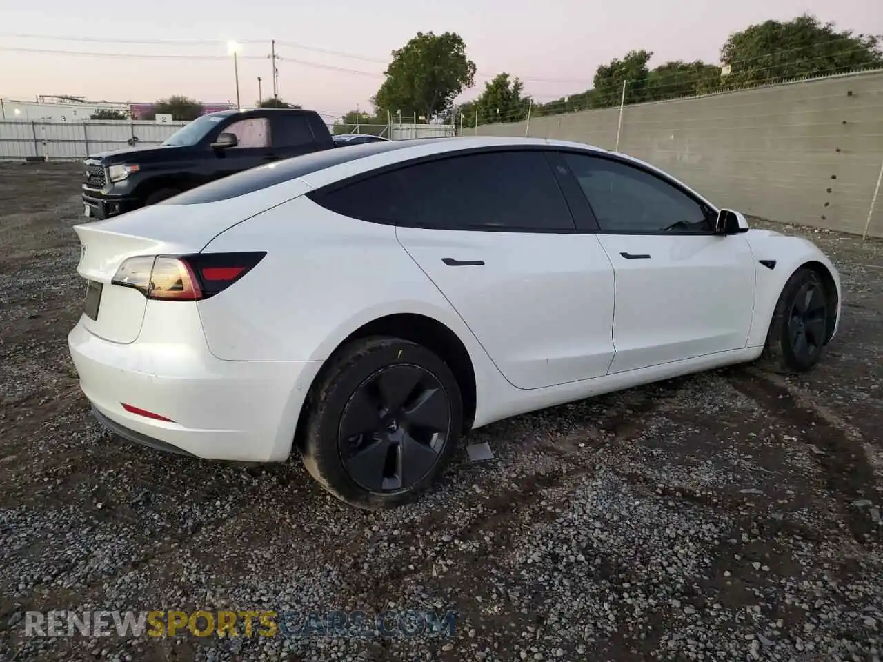 3 Photograph of a damaged car 5YJ3E1EAXNF373707 TESLA MODEL 3 2022