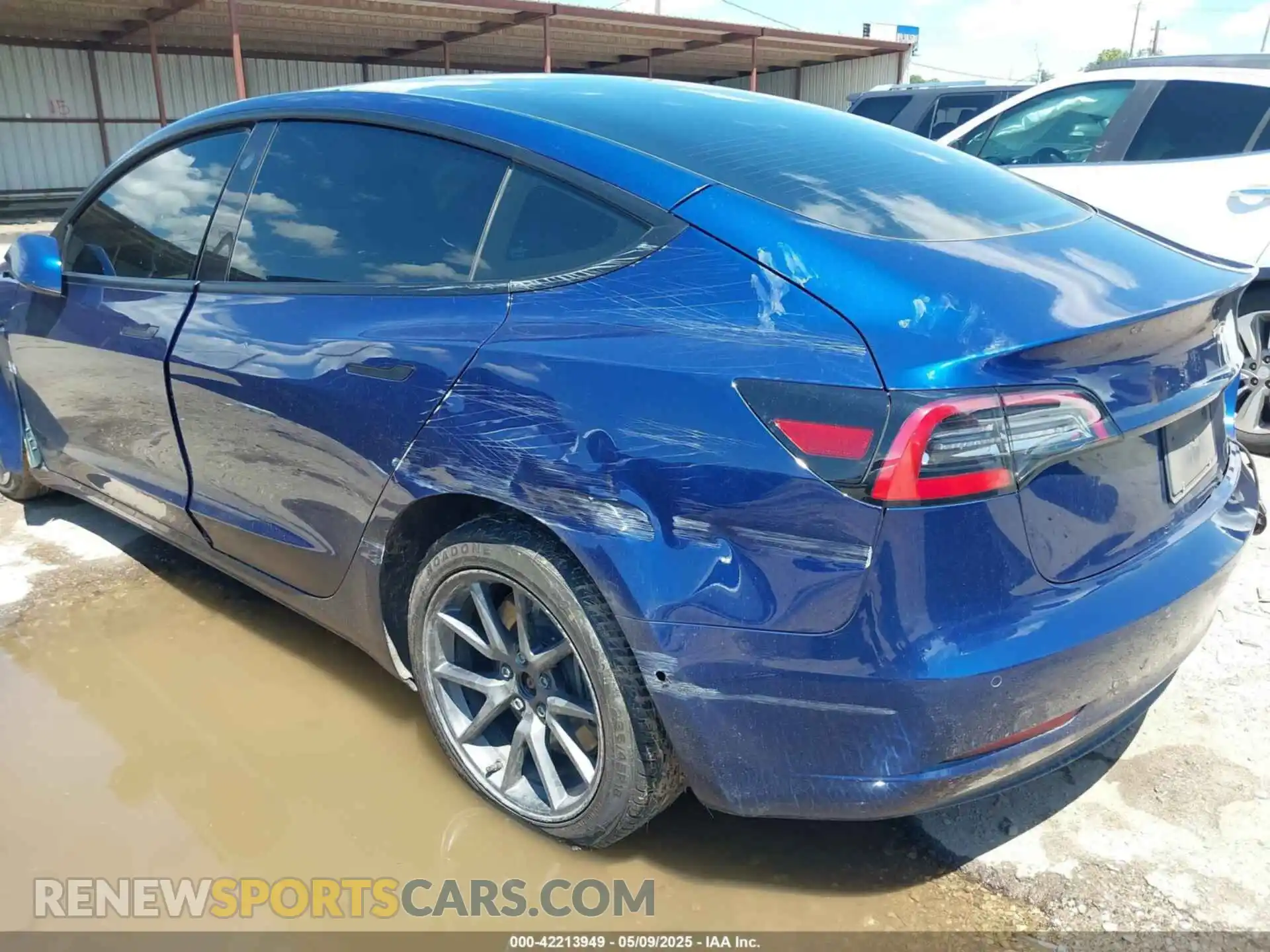 3 Photograph of a damaged car 5YJ3E1EB1NF119215 TESLA MODEL 3 2022