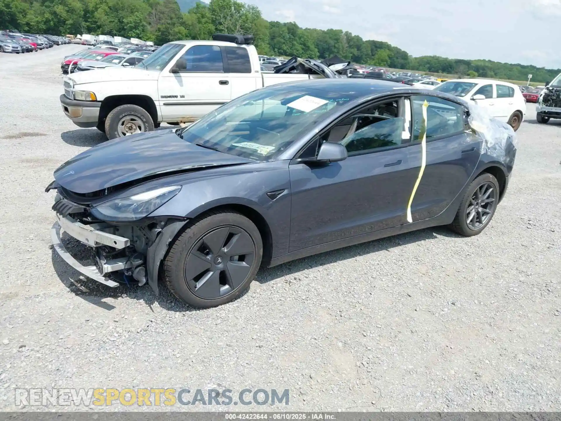 2 fotografías del automóvil dañado 5YJ3E1EB1NF121045 TESLA MODEL 3 2022