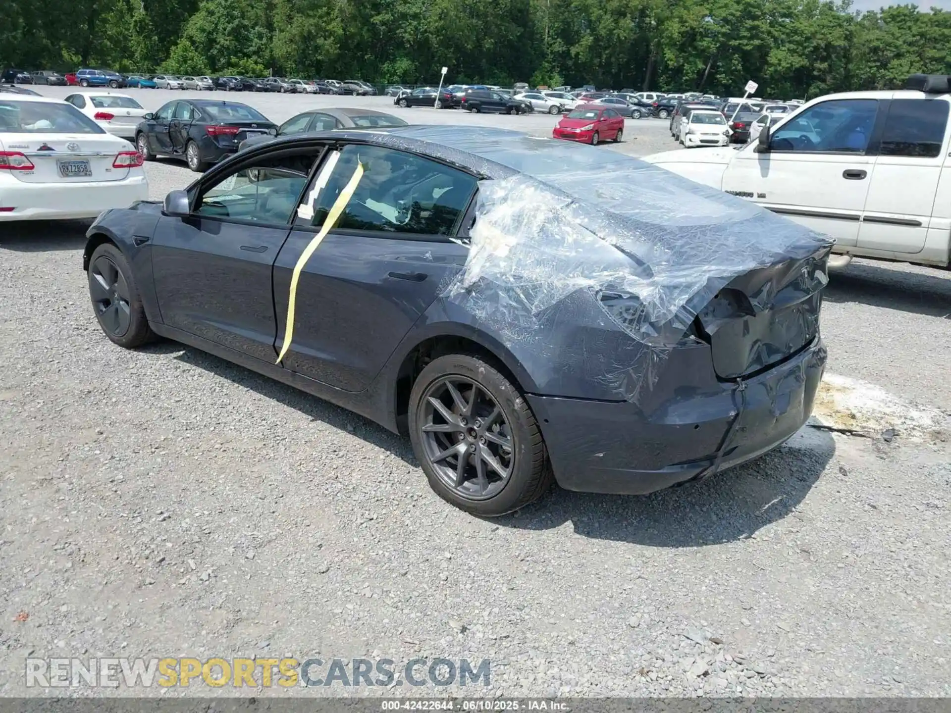 3 fotografías del automóvil dañado 5YJ3E1EB1NF121045 TESLA MODEL 3 2022