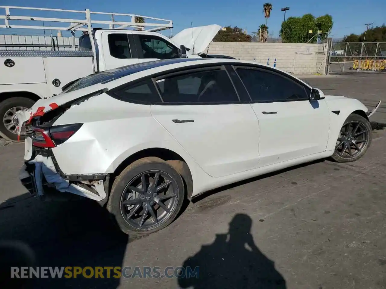 3 Photograph of a damaged car 5YJ3E1EB1NF136192 TESLA MODEL 3 2022