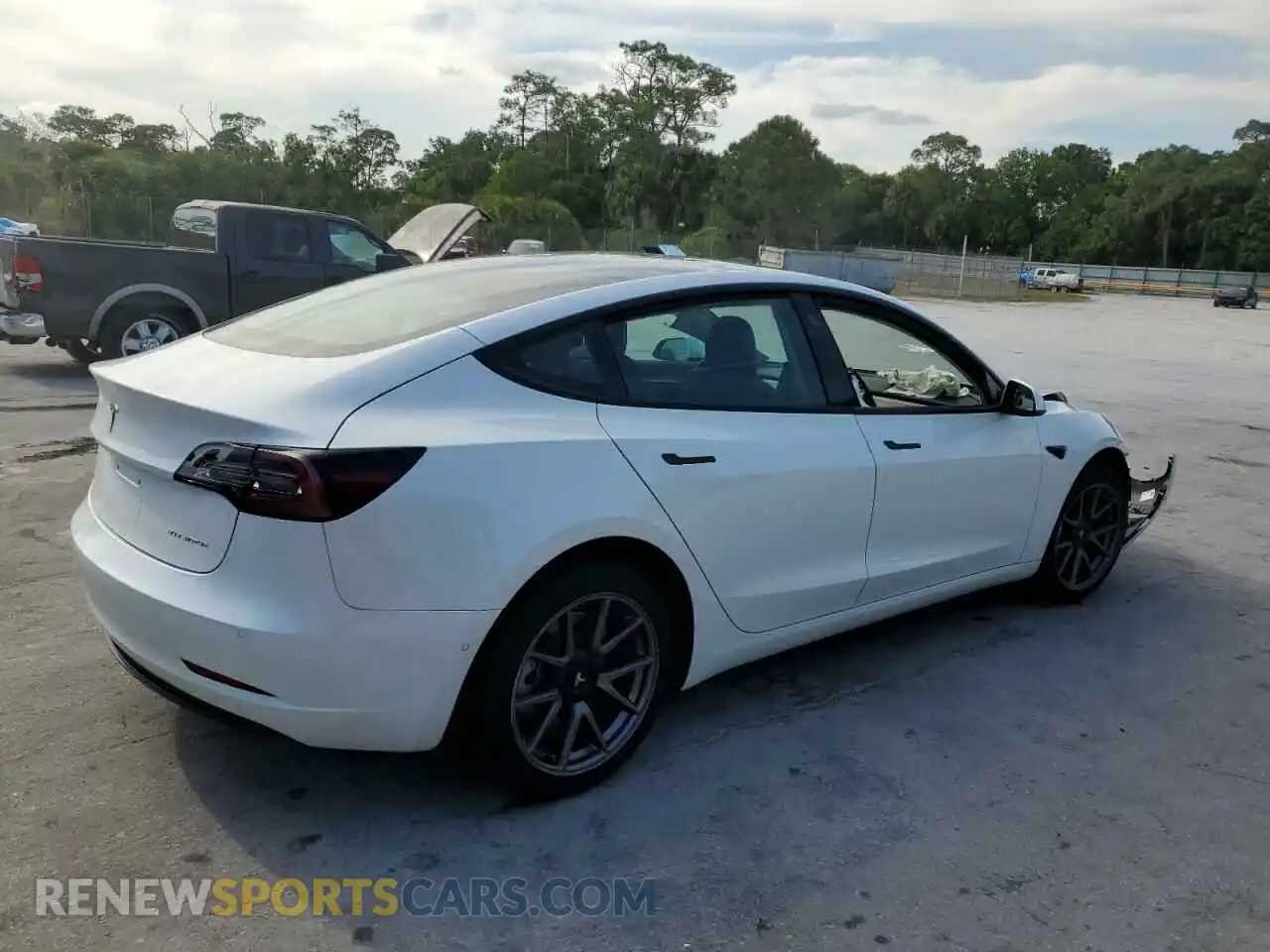 3 Photograph of a damaged car 5YJ3E1EB1NF261726 TESLA MODEL 3 2022
