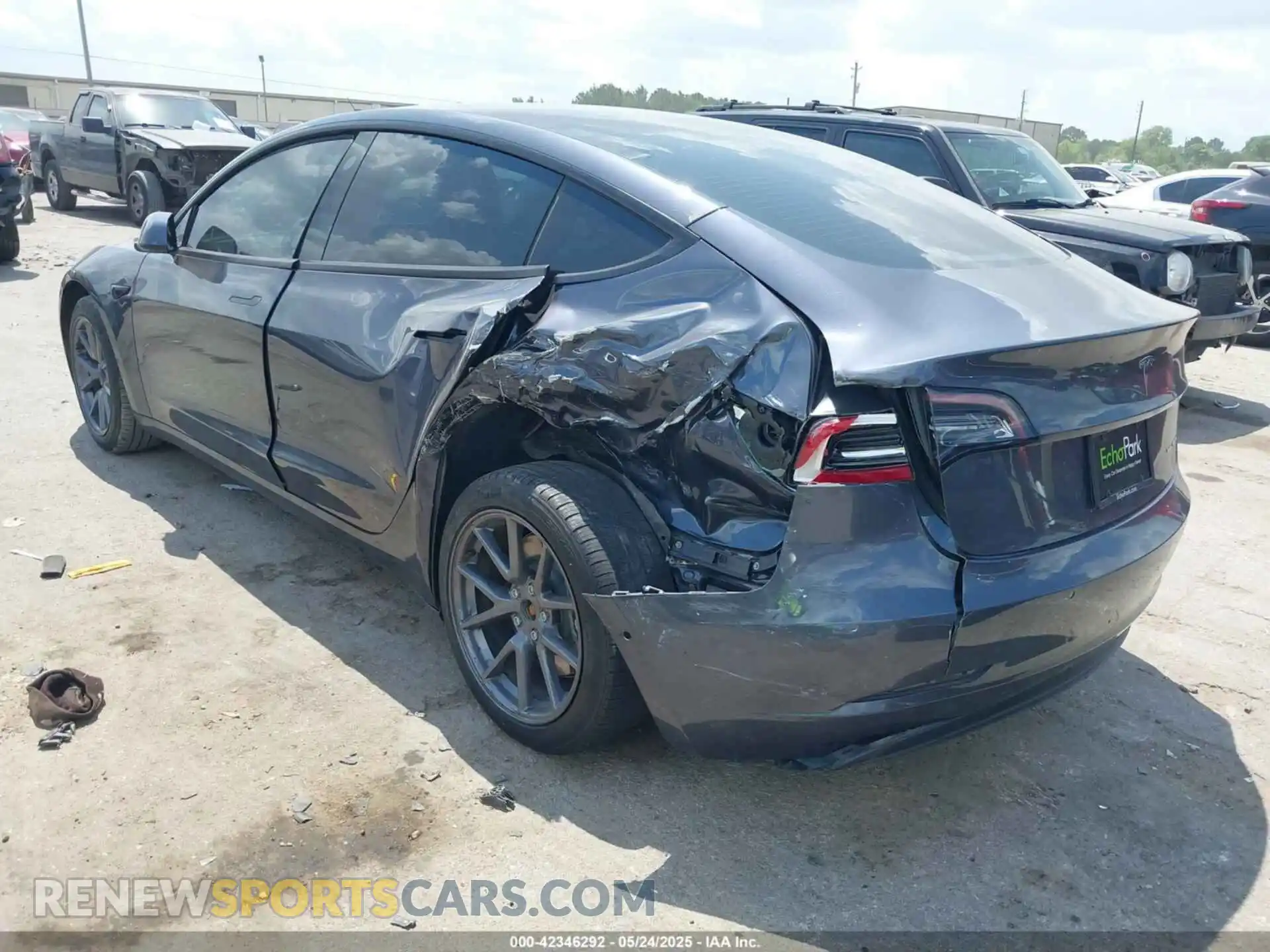3 Photograph of a damaged car 5YJ3E1EB1NF266179 TESLA MODEL 3 2022