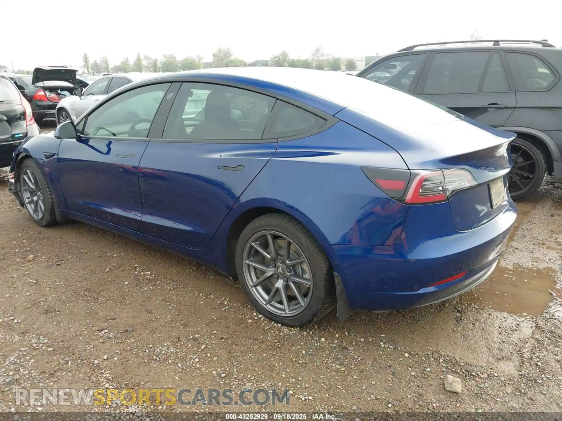 3 Photograph of a damaged car 5YJ3E1EB1NF267512 TESLA MODEL 3 2022