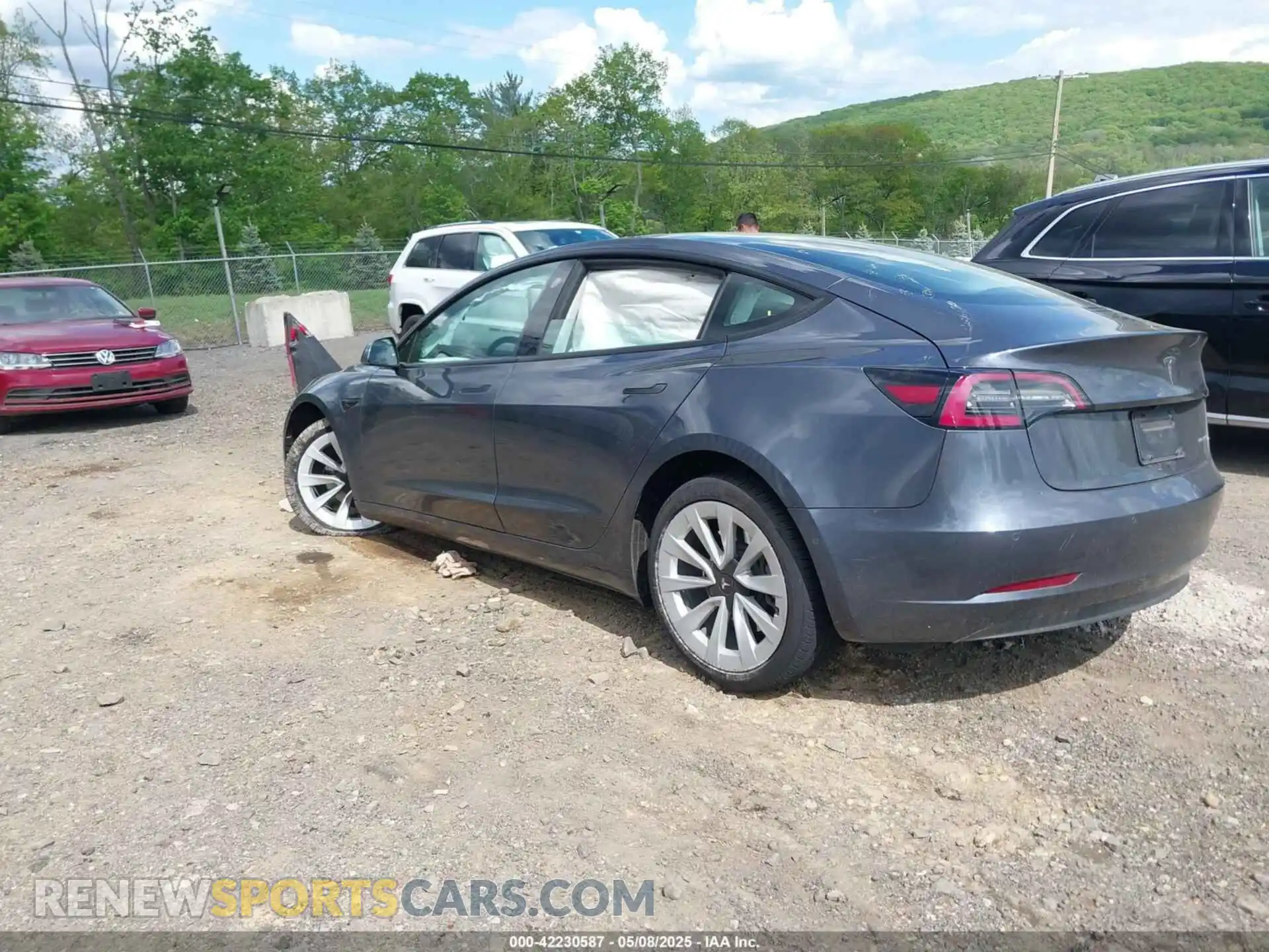 3 Photograph of a damaged car 5YJ3E1EB2NF119675 TESLA MODEL 3 2022