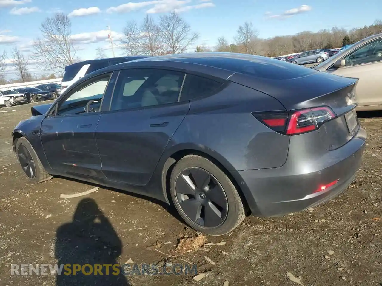 2 Photograph of a damaged car 5YJ3E1EB2NF261637 TESLA MODEL 3 2022