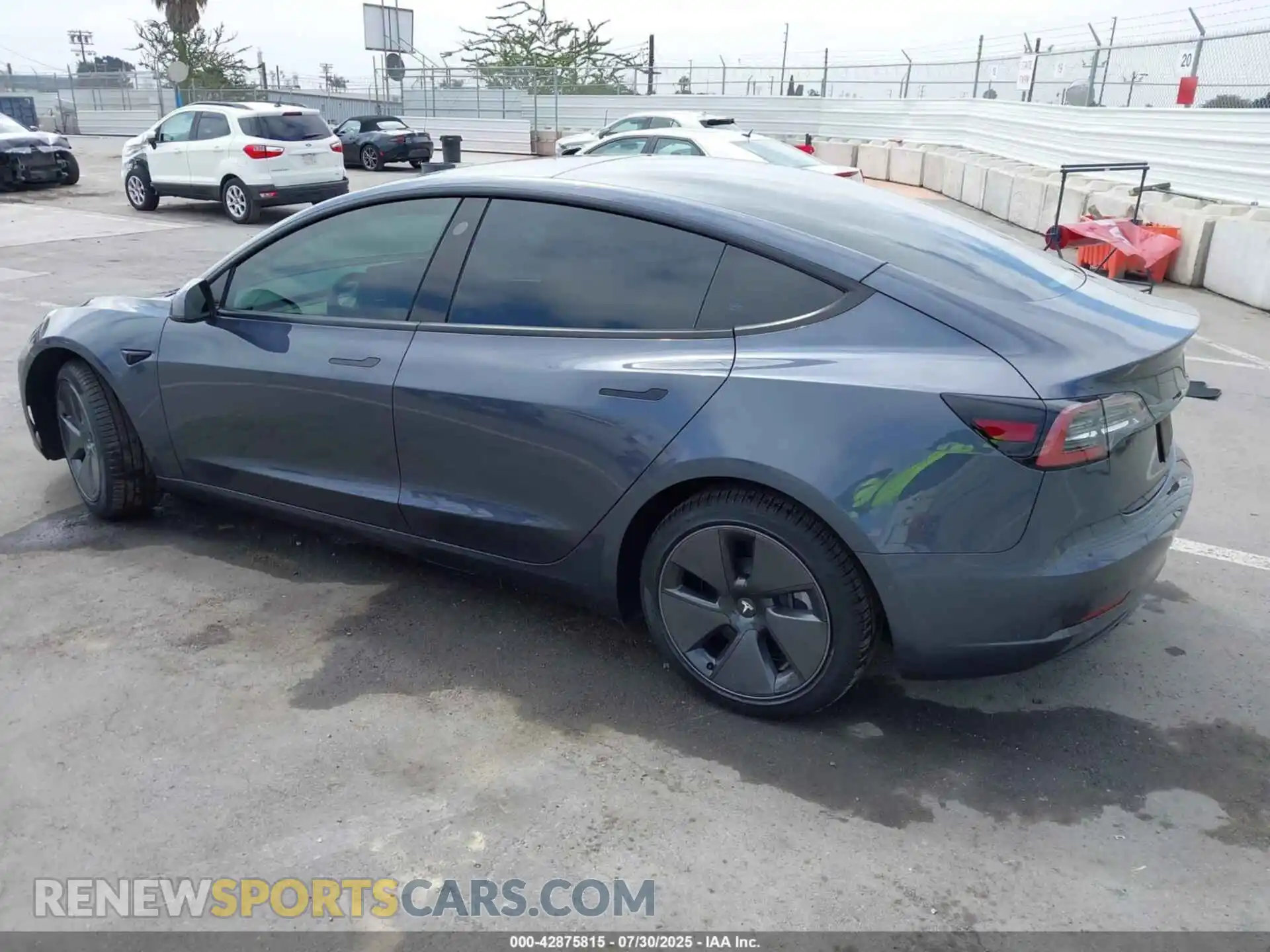 3 Photograph of a damaged car 5YJ3E1EB2NF273156 TESLA MODEL 3 2022
