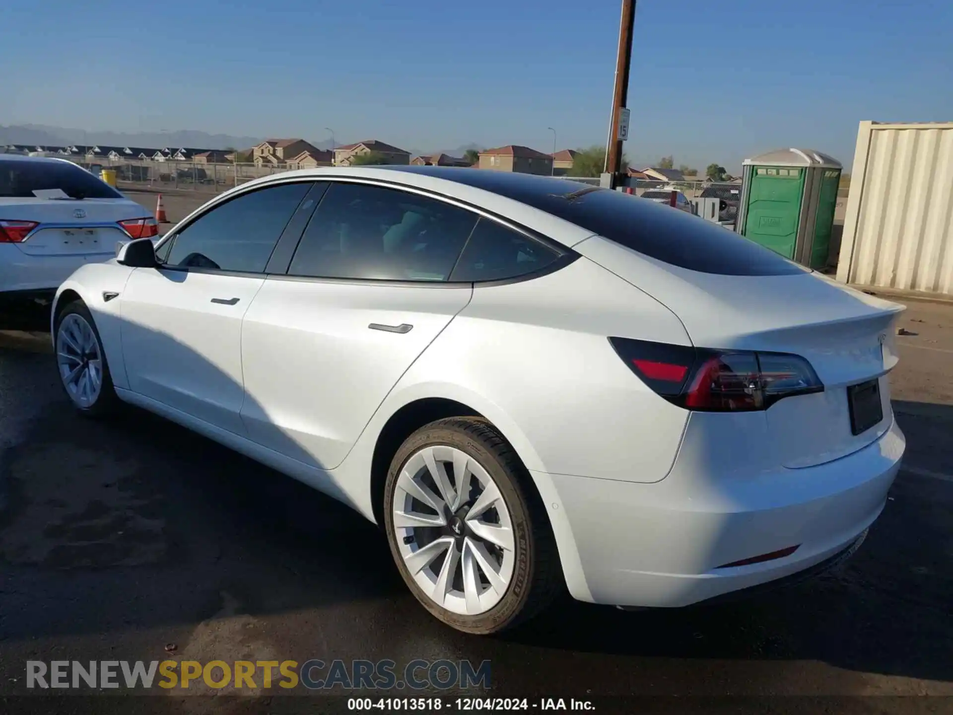 3 Photograph of a damaged car 5YJ3E1EB3NF136615 TESLA MODEL 3 2022