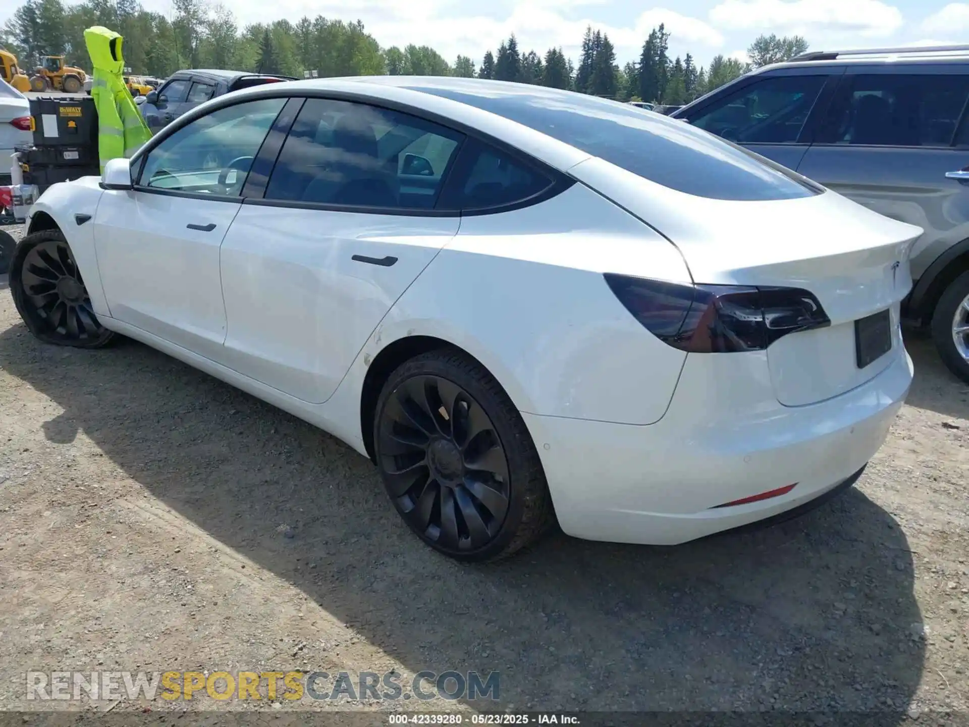 3 Photograph of a damaged car 5YJ3E1EB3NF203181 TESLA MODEL 3 2022