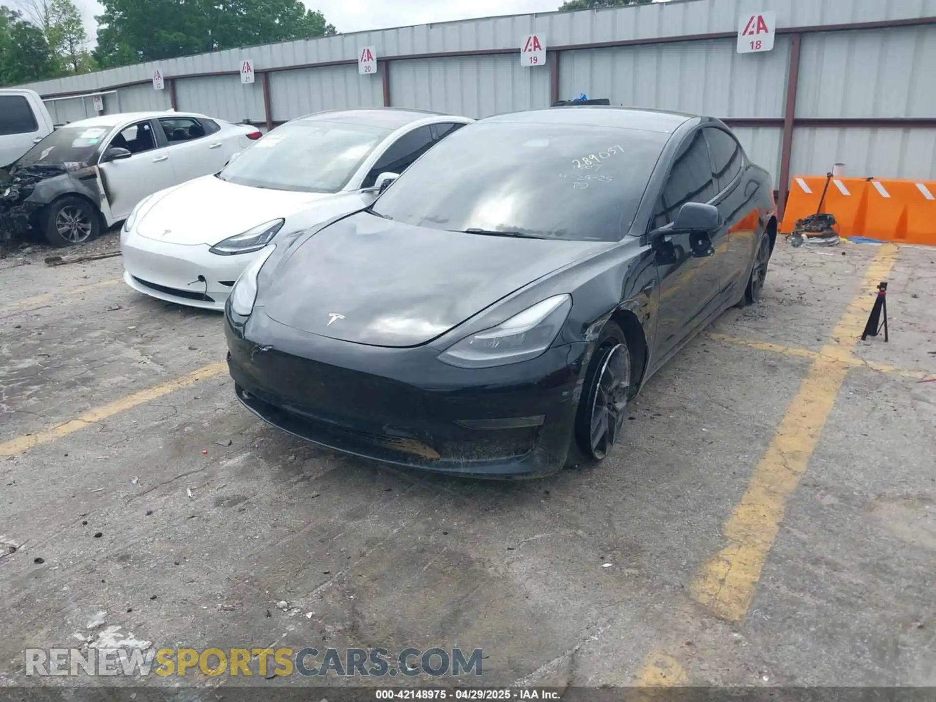 2 Photograph of a damaged car 5YJ3E1EB3NF289057 TESLA MODEL 3 2022