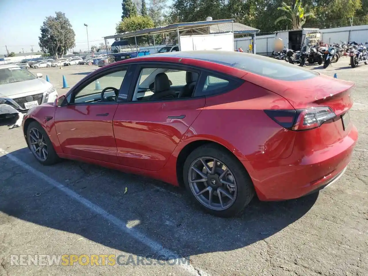 2 fotografías del automóvil dañado 5YJ3E1EB4NF135943 TESLA MODEL 3 2022