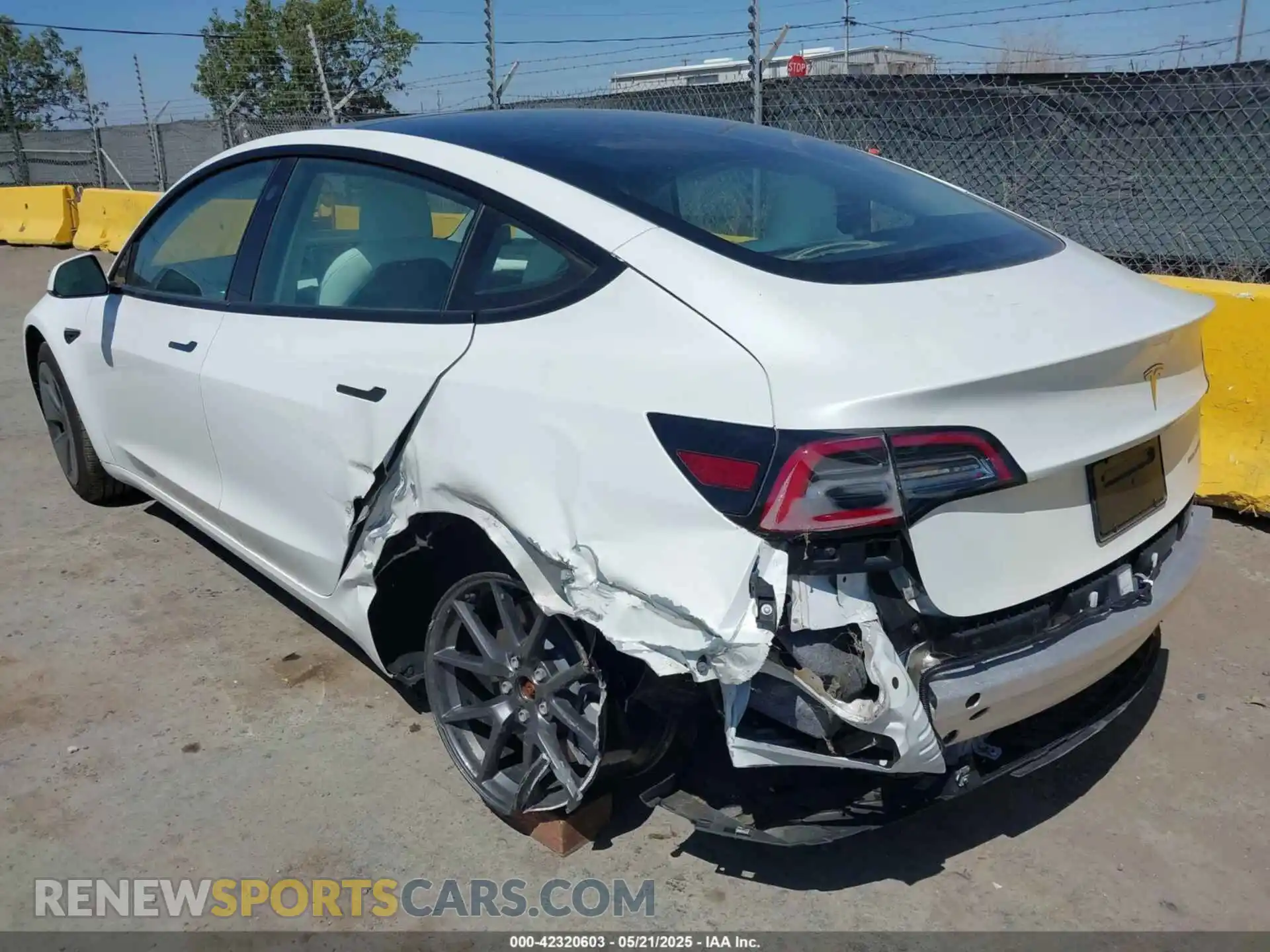 3 Photograph of a damaged car 5YJ3E1EB4NF169400 TESLA MODEL 3 2022