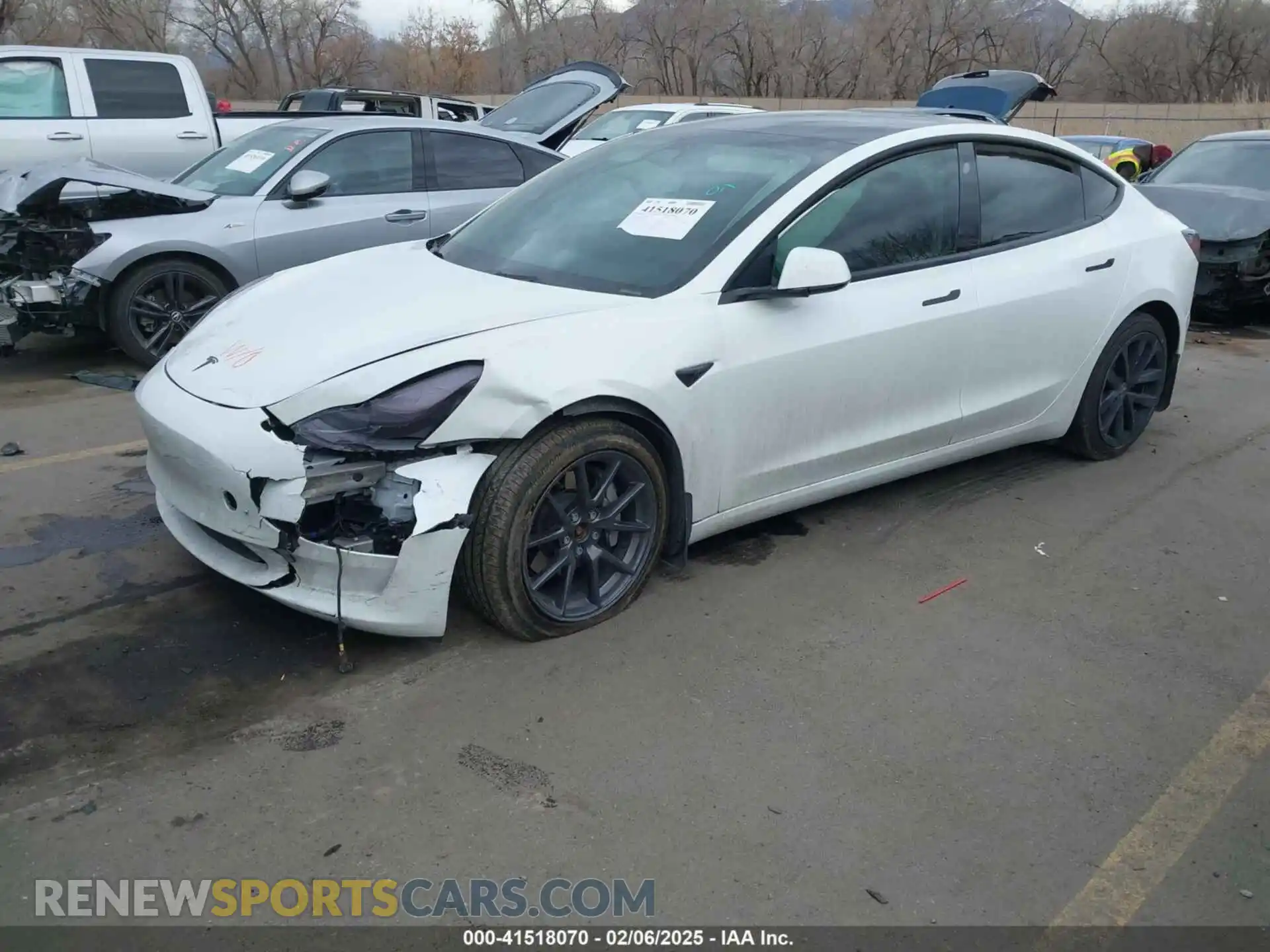 2 fotografías del automóvil dañado 5YJ3E1EB4NF174175 TESLA MODEL 3 2022