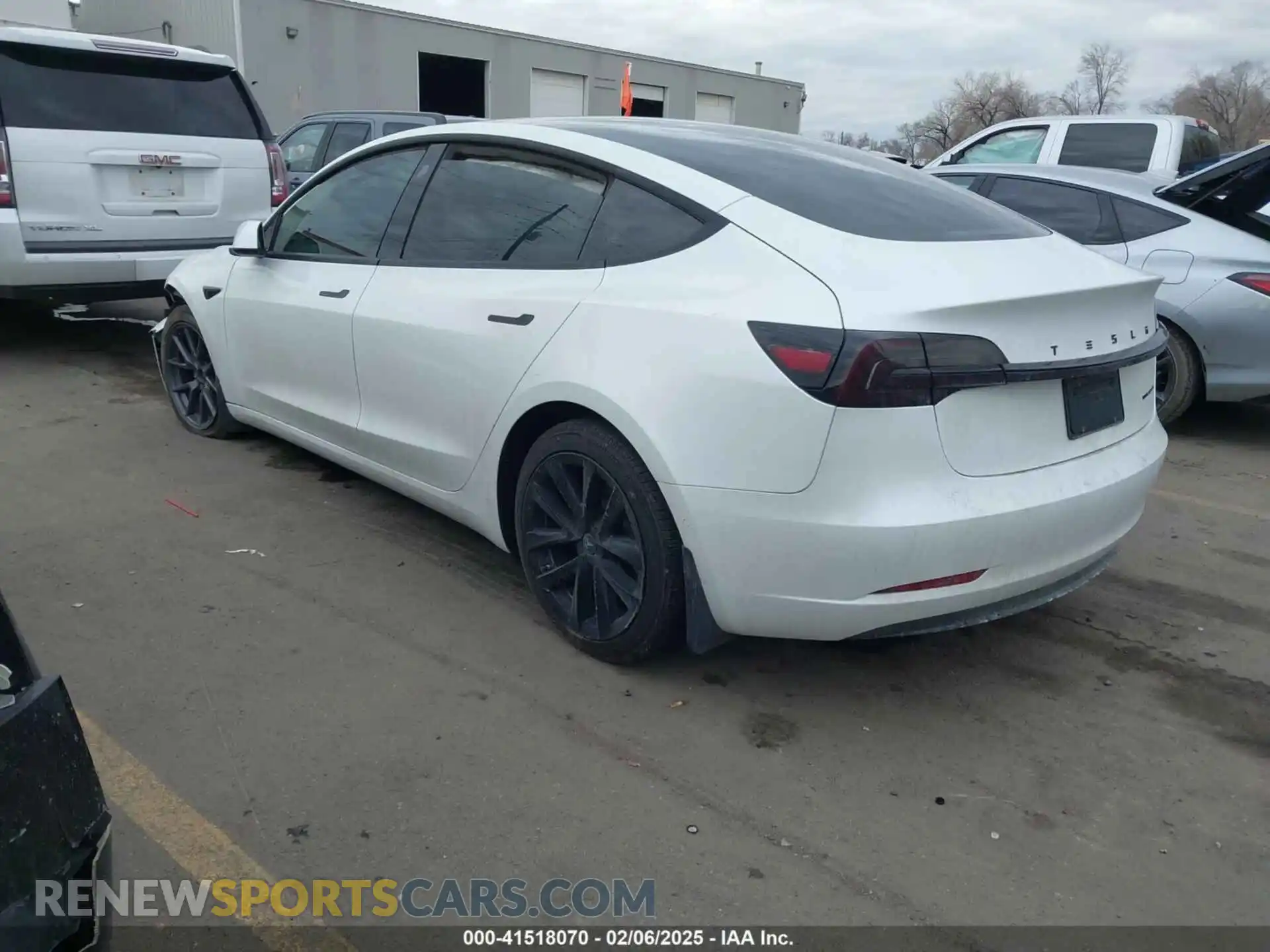 3 fotografías del automóvil dañado 5YJ3E1EB4NF174175 TESLA MODEL 3 2022