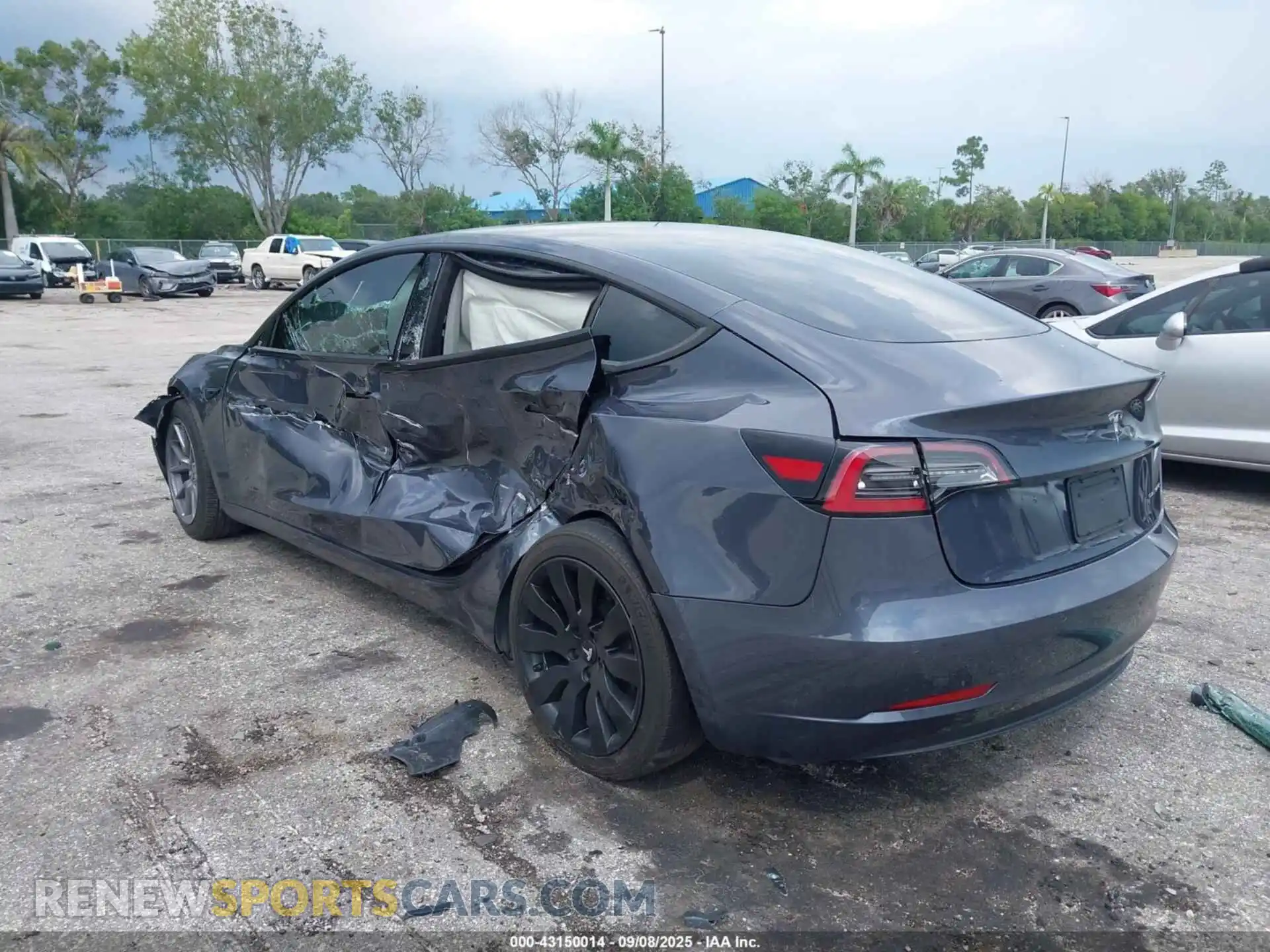 3 Photograph of a damaged car 5YJ3E1EB4NF201746 TESLA MODEL 3 2022