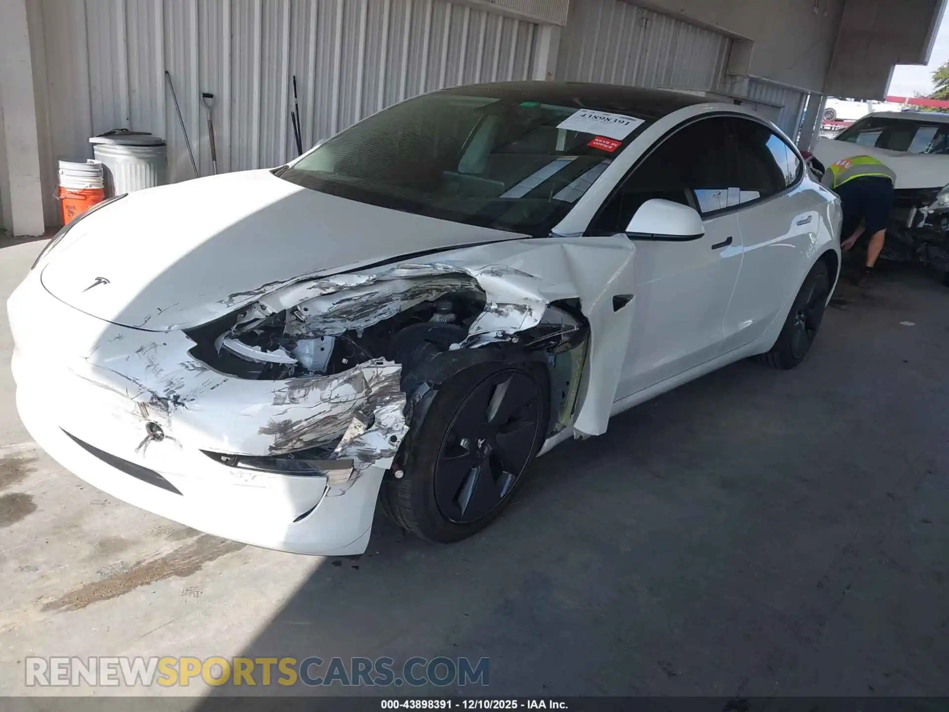 2 Photograph of a damaged car 5YJ3E1EB4NF261736 TESLA MODEL 3 2022