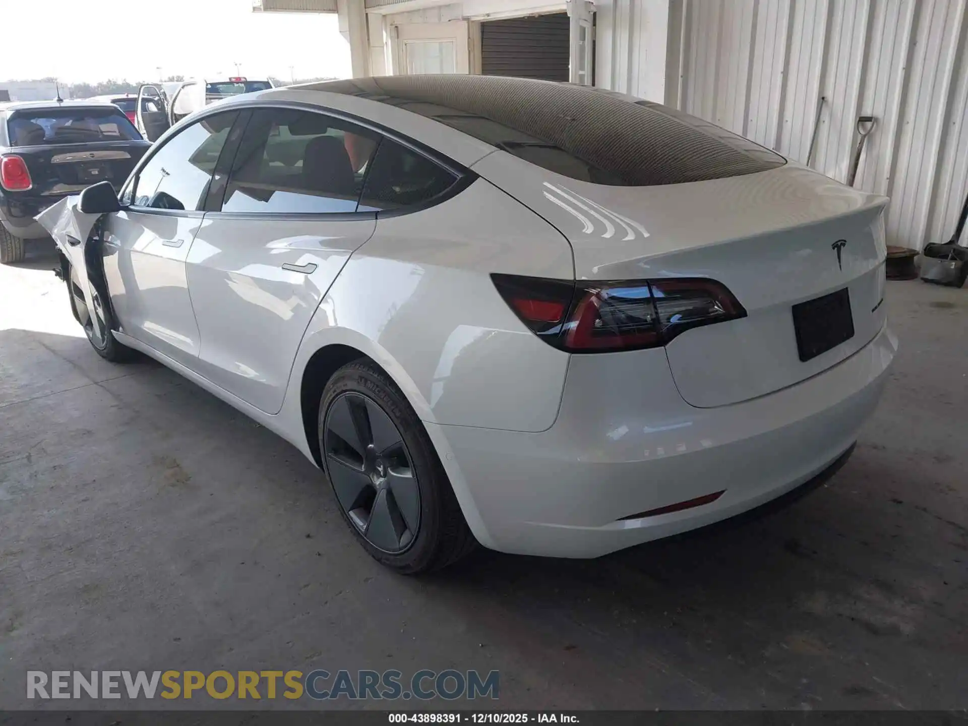 3 Photograph of a damaged car 5YJ3E1EB4NF261736 TESLA MODEL 3 2022