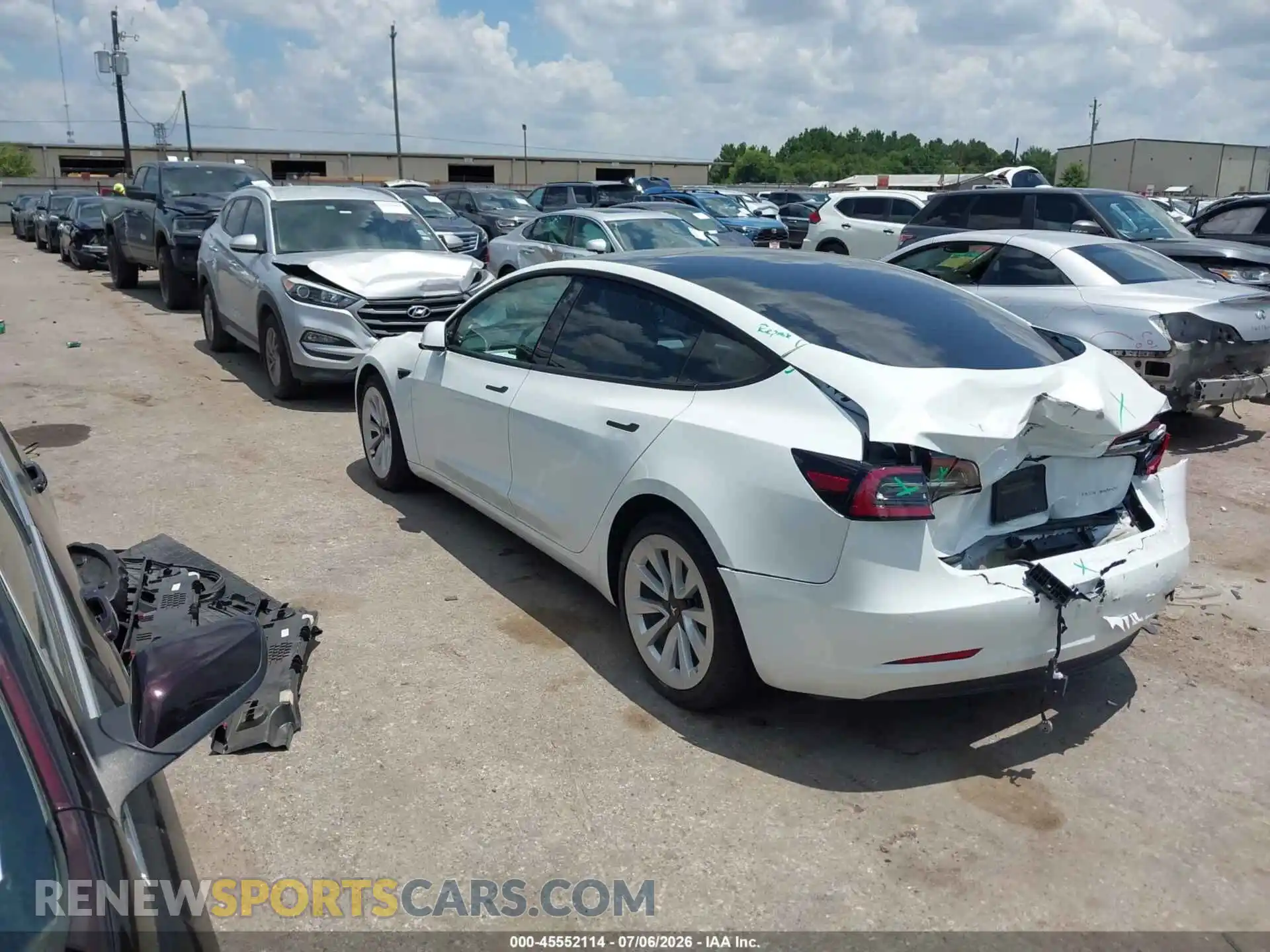 3 Photograph of a damaged car 5YJ3E1EB4NF269044 TESLA MODEL 3 2022