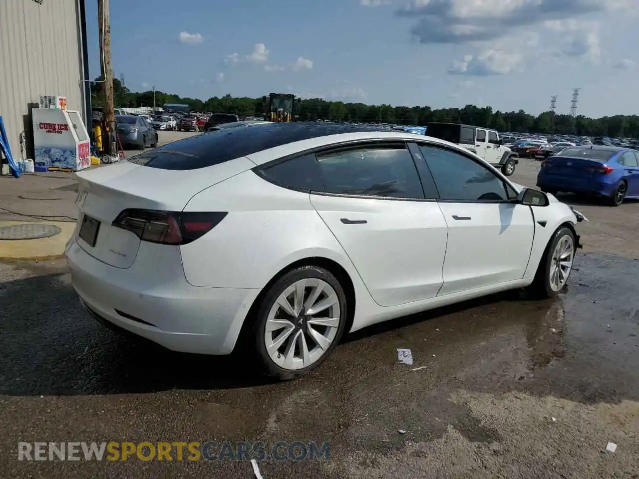 3 Photograph of a damaged car 5YJ3E1EB4NF272607 TESLA MODEL 3 2022