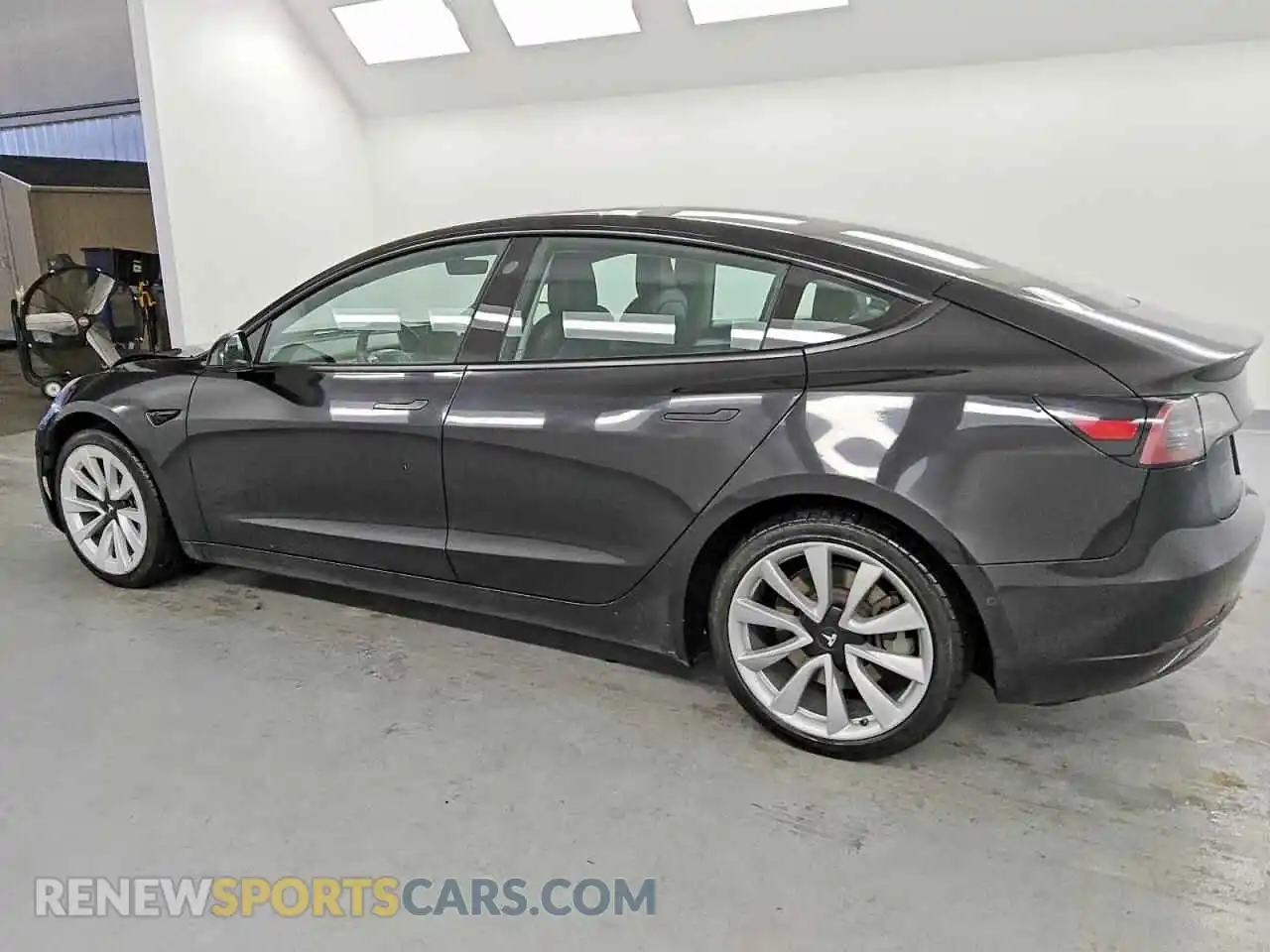 2 Photograph of a damaged car 5YJ3E1EB4NF305136 TESLA MODEL 3 2022