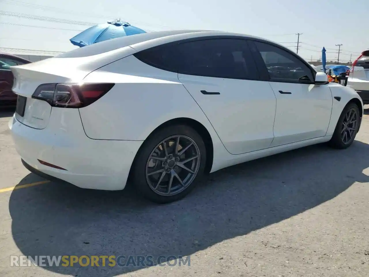 3 Photograph of a damaged car 5YJ3E1EB4NF332403 TESLA MODEL 3 2022