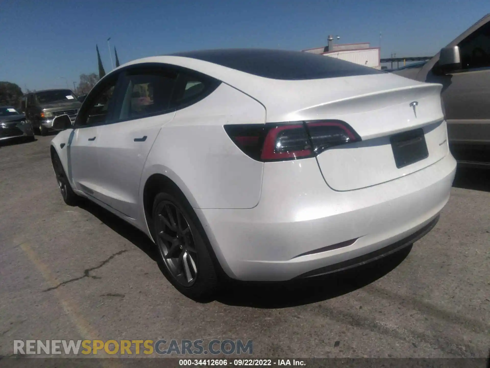 3 Photograph of a damaged car 5YJ3E1EB5NF135367 TESLA MODEL 3 2022