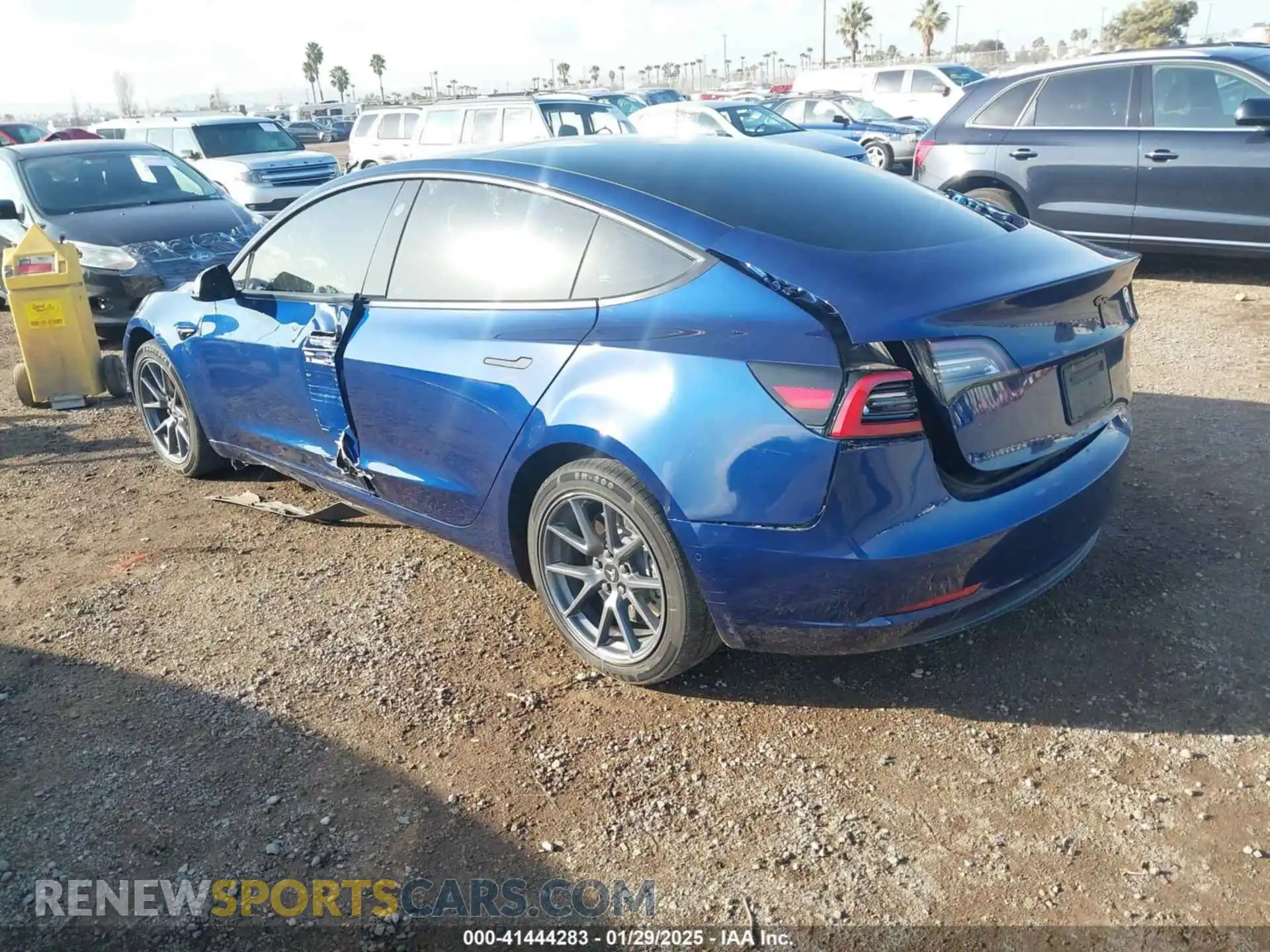3 Photograph of a damaged car 5YJ3E1EB5NF152217 TESLA MODEL 3 2022