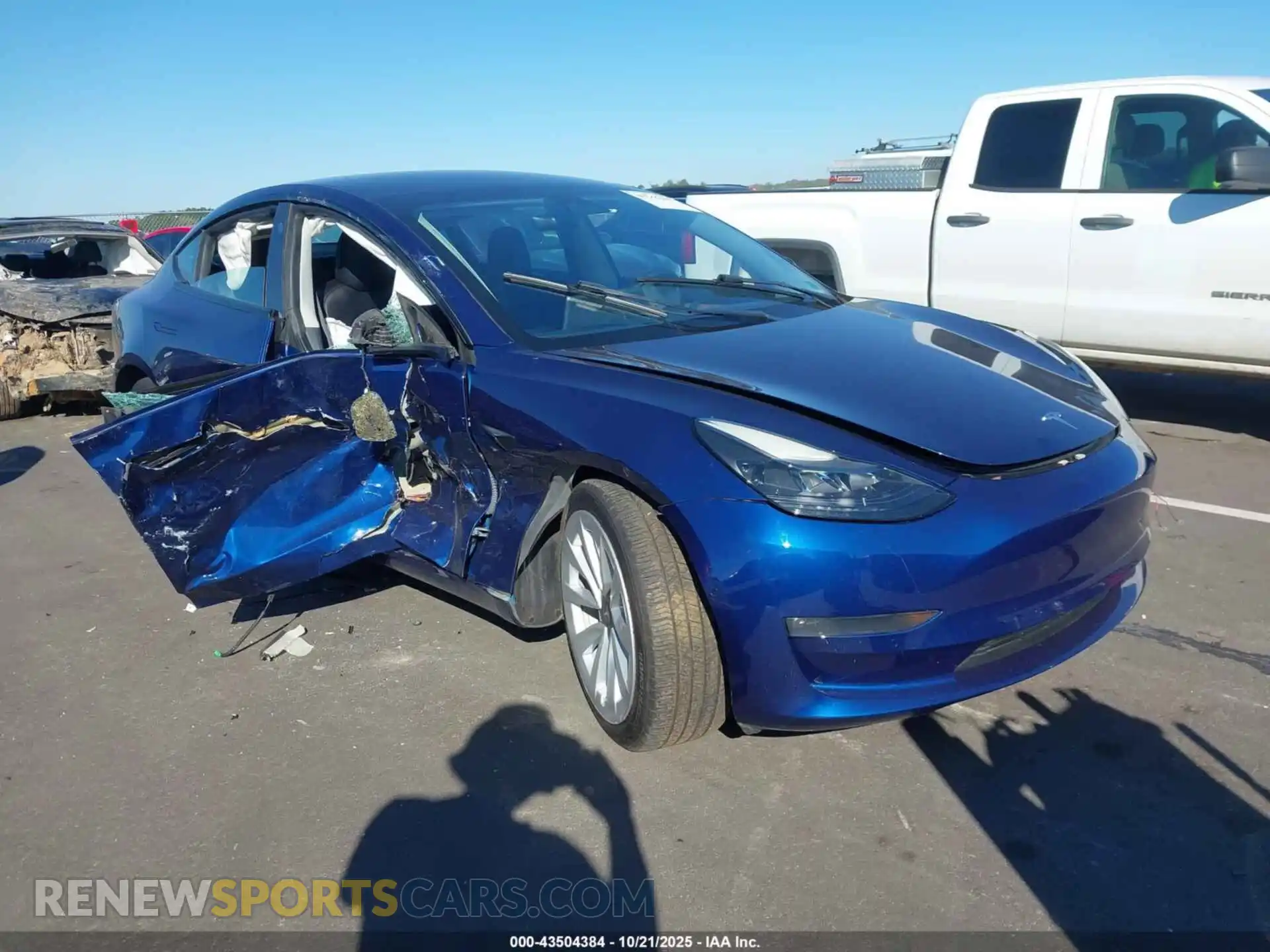 1 Photograph of a damaged car 5YJ3E1EB5NF198582 TESLA MODEL 3 2022