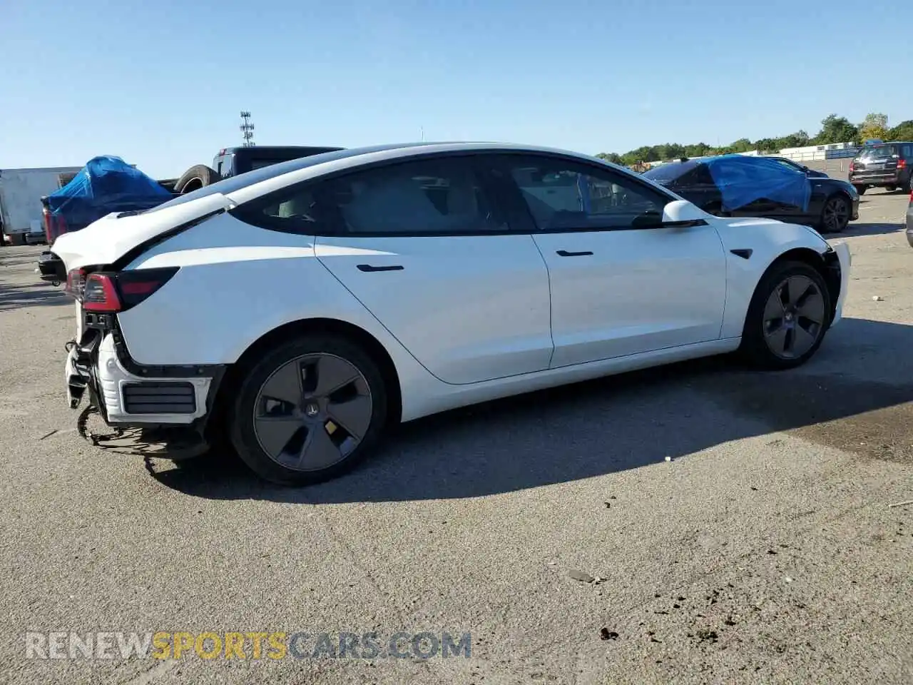 3 Photograph of a damaged car 5YJ3E1EB5NF270669 TESLA MODEL 3 2022