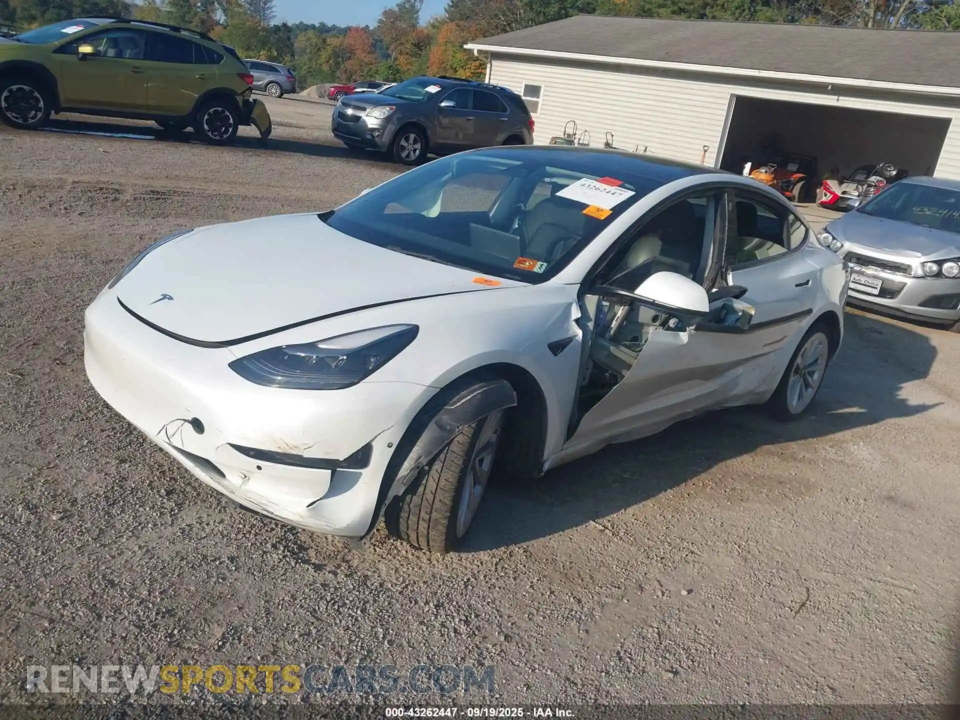 2 Photograph of a damaged car 5YJ3E1EB5NF270753 TESLA MODEL 3 2022