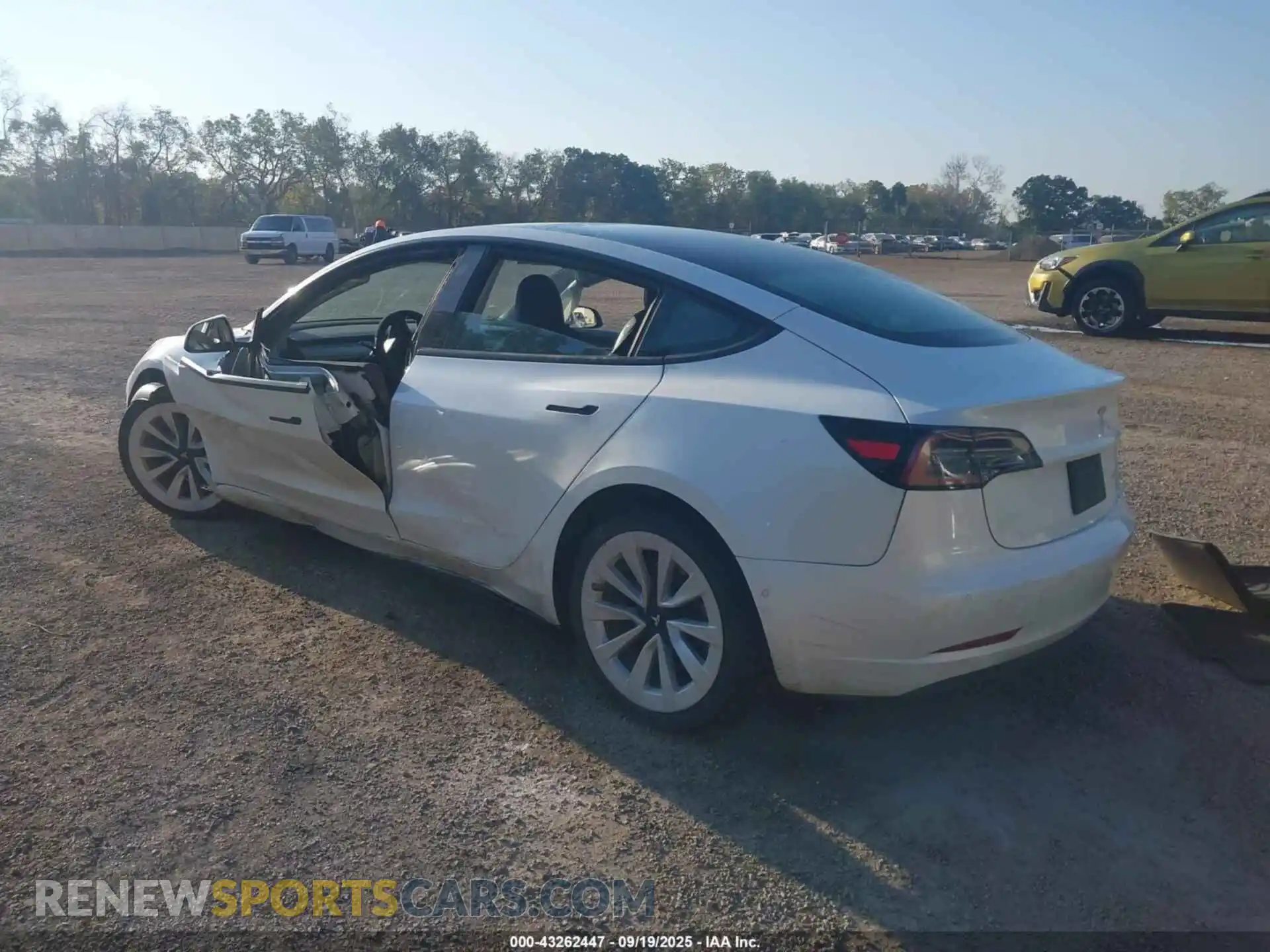 3 Photograph of a damaged car 5YJ3E1EB5NF270753 TESLA MODEL 3 2022