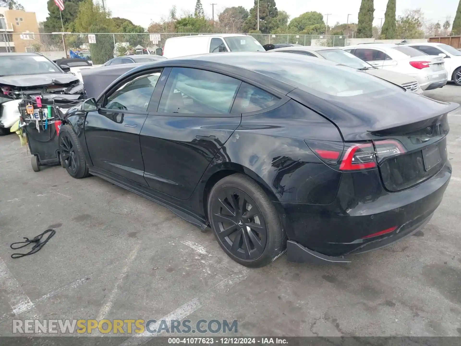 3 Photograph of a damaged car 5YJ3E1EB5NF290582 TESLA MODEL 3 2022