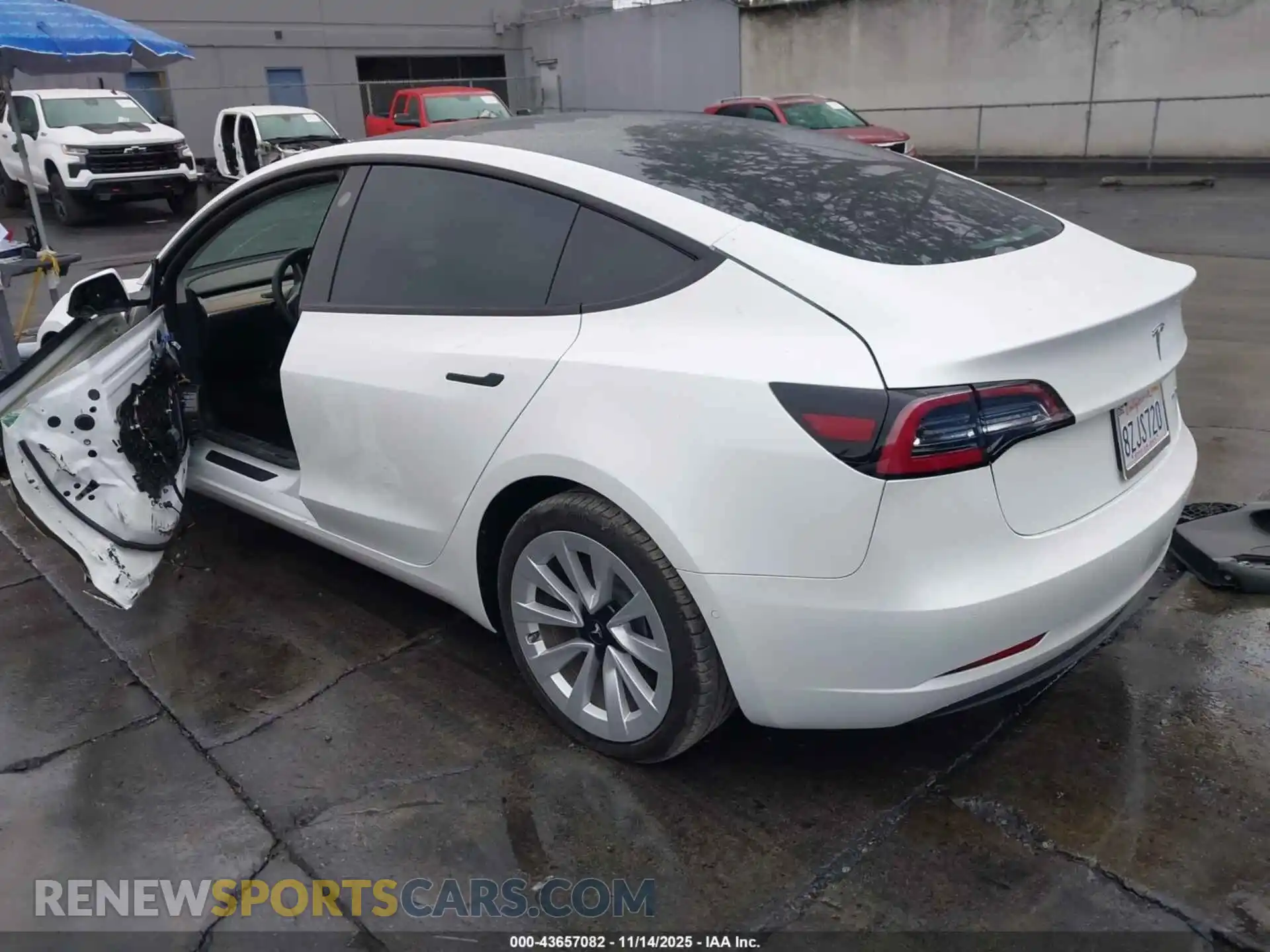 3 Photograph of a damaged car 5YJ3E1EB6NF137256 TESLA MODEL 3 2022