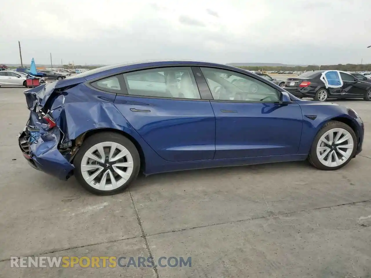 3 Photograph of a damaged car 5YJ3E1EB6NF152680 TESLA MODEL 3 2022