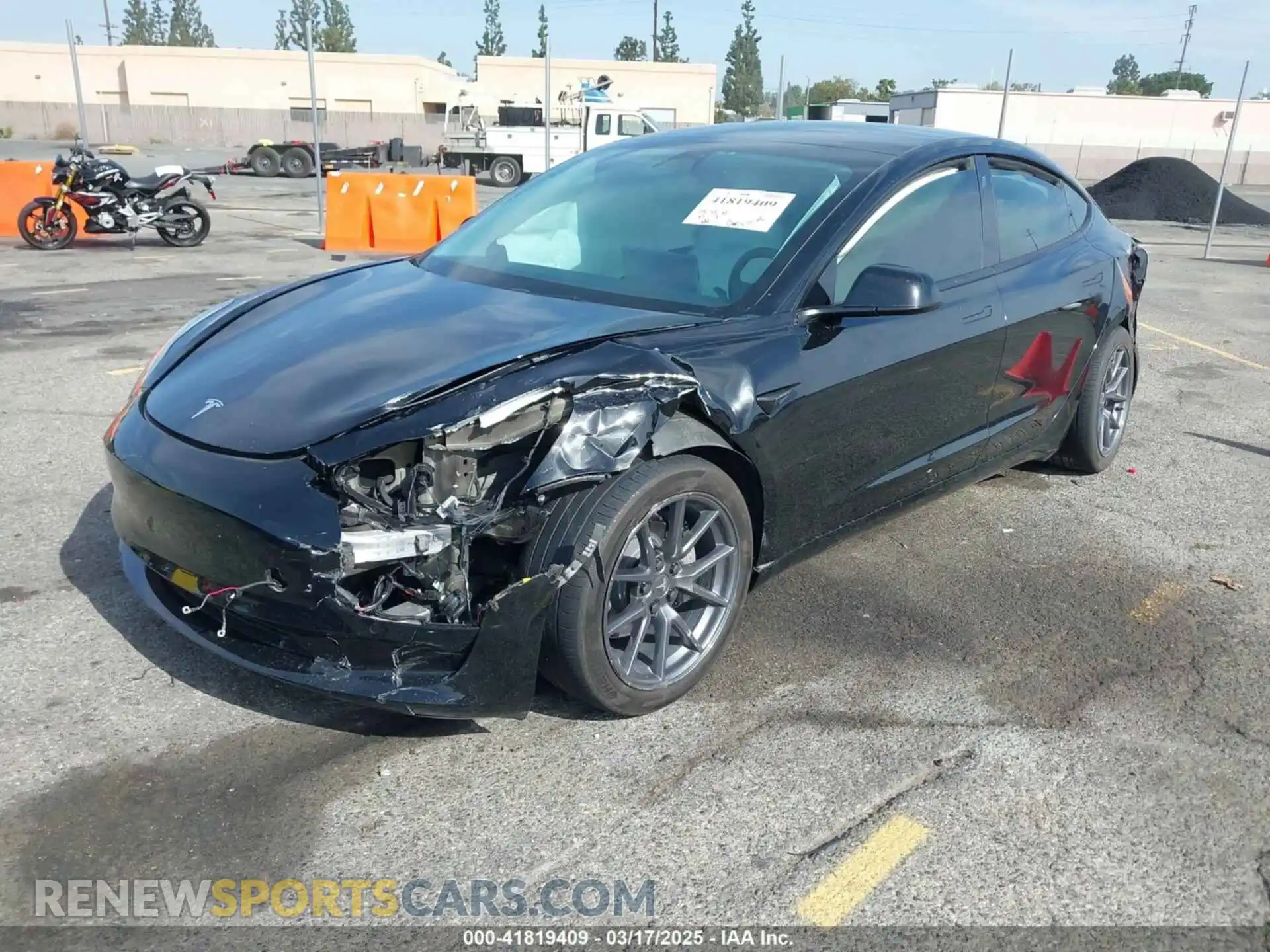 2 Photograph of a damaged car 5YJ3E1EB6NF233131 TESLA MODEL 3 2022
