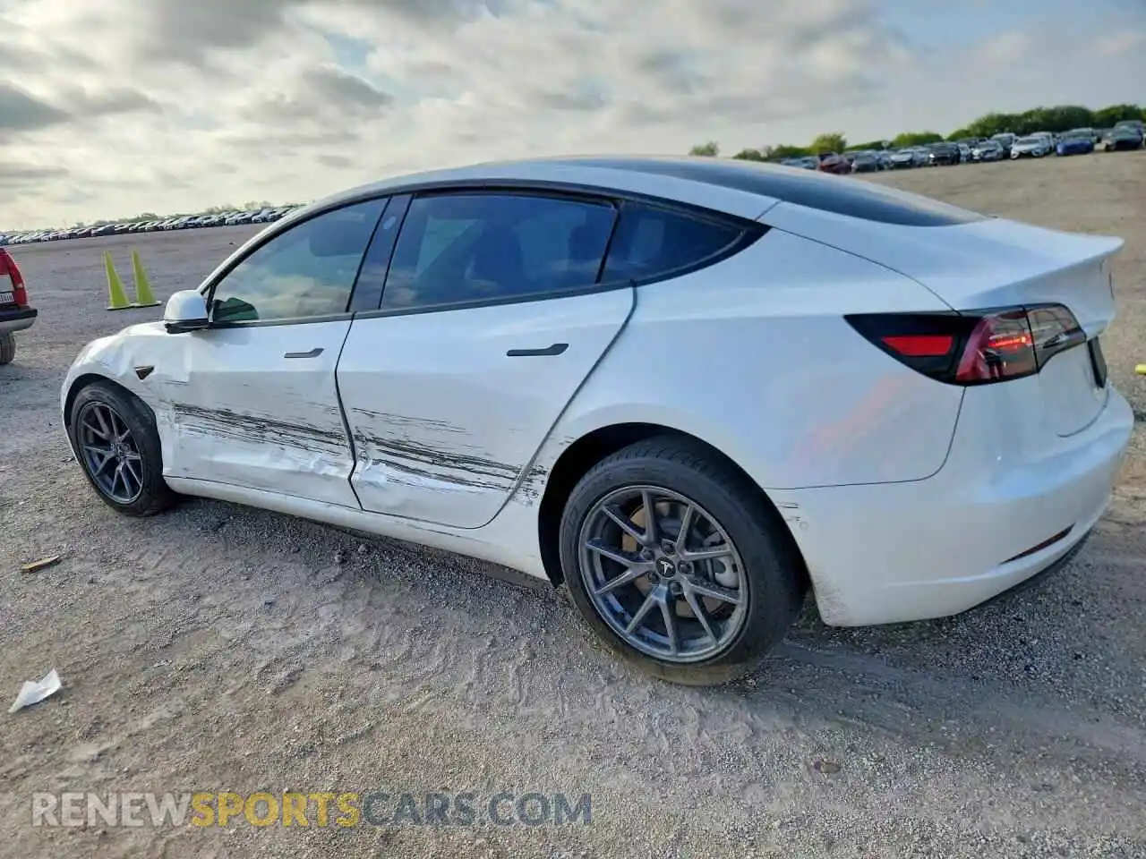 2 fotografías del automóvil dañado 5YJ3E1EB7NF324568 TESLA MODEL 3 2022
