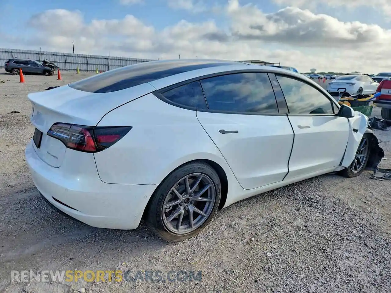 3 fotografías del automóvil dañado 5YJ3E1EB7NF324568 TESLA MODEL 3 2022